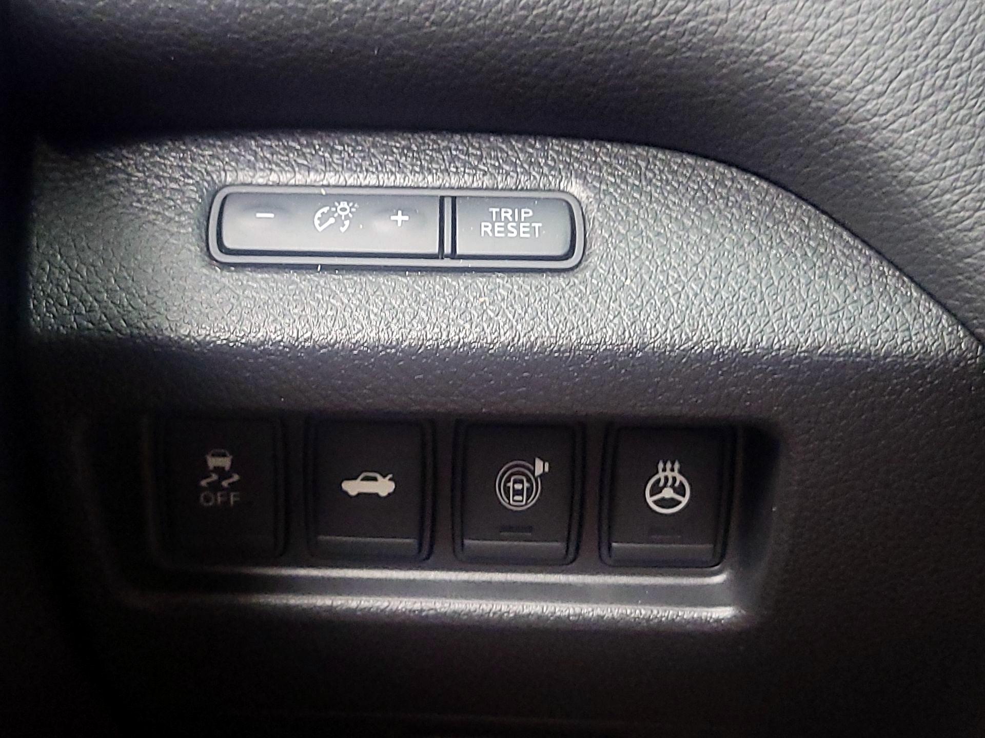 Thumbnail: 2015 Nissan Altima - 13