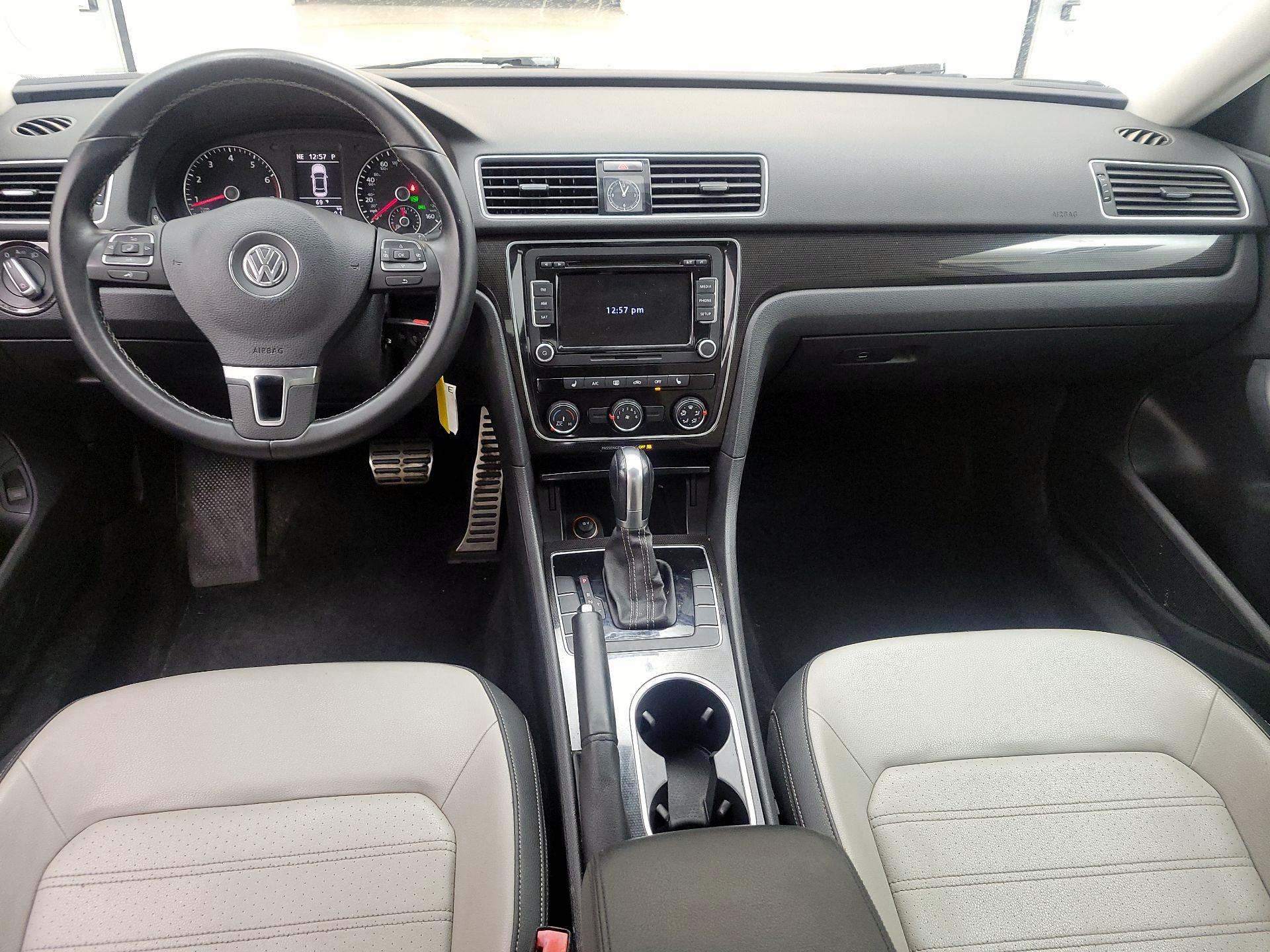 Thumbnail: 2015 Volkswagen Passat - 9