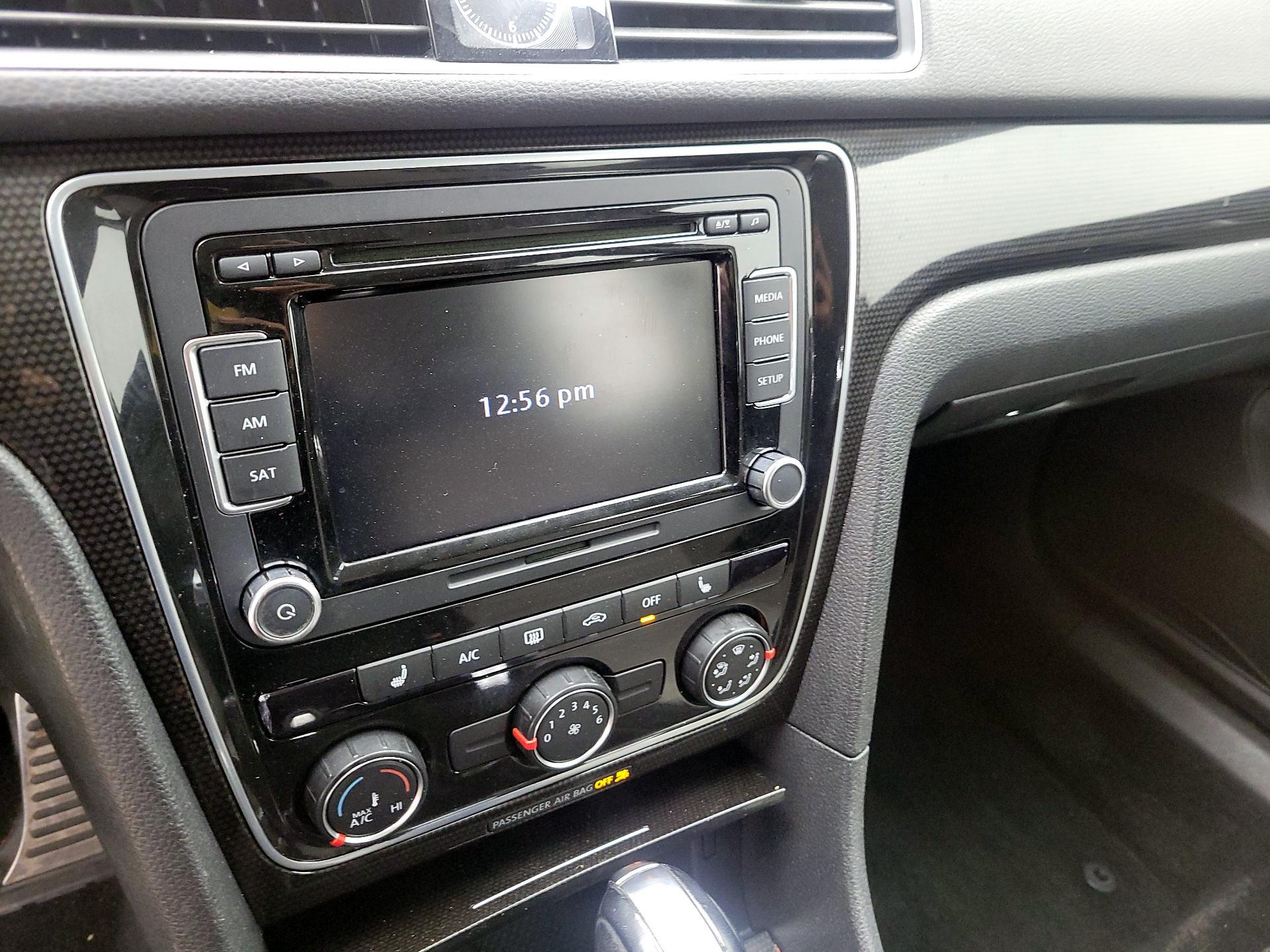 Thumbnail: 2015 Volkswagen Passat - 15