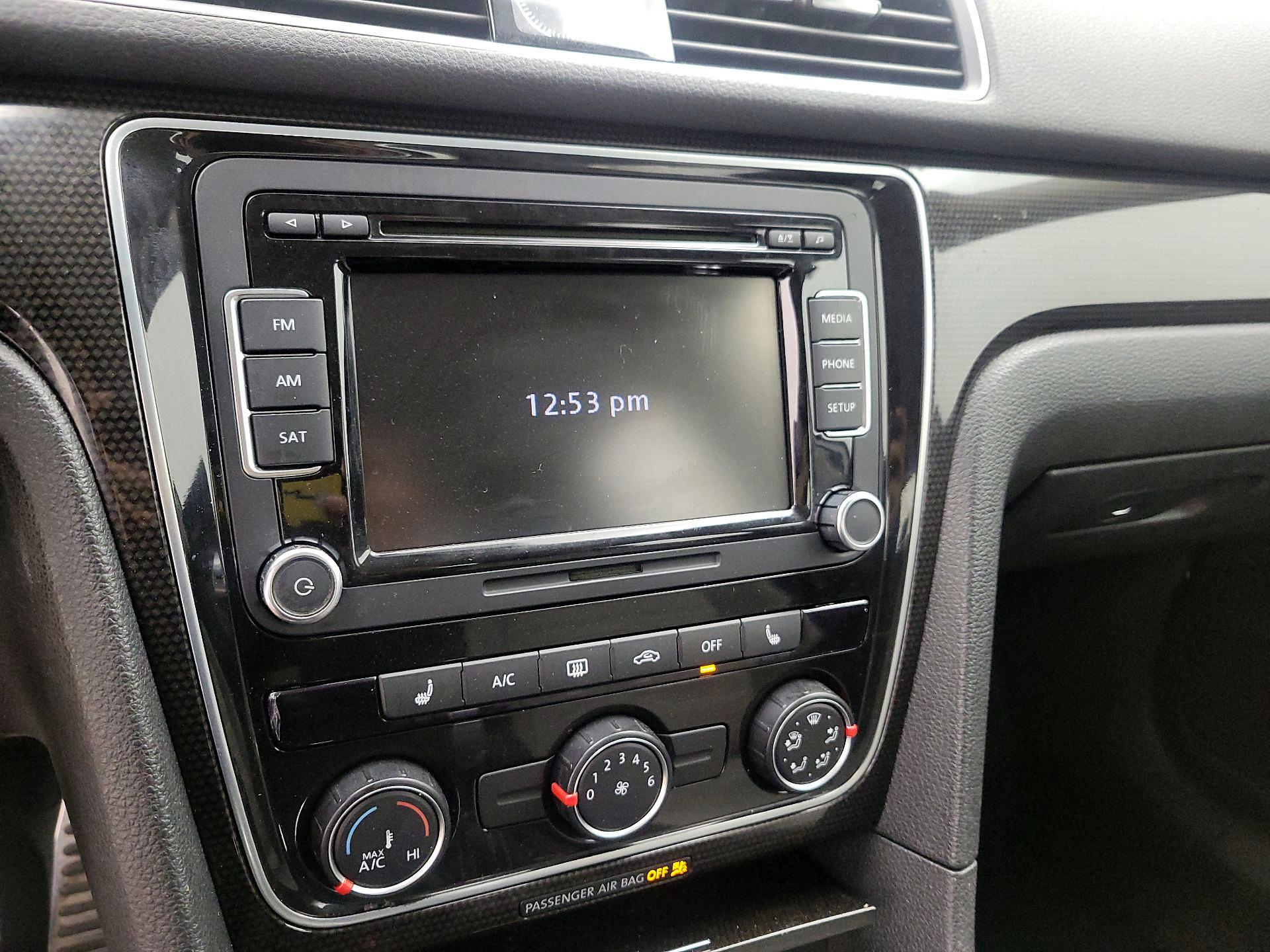 Thumbnail: 2015 Volkswagen Passat - 16