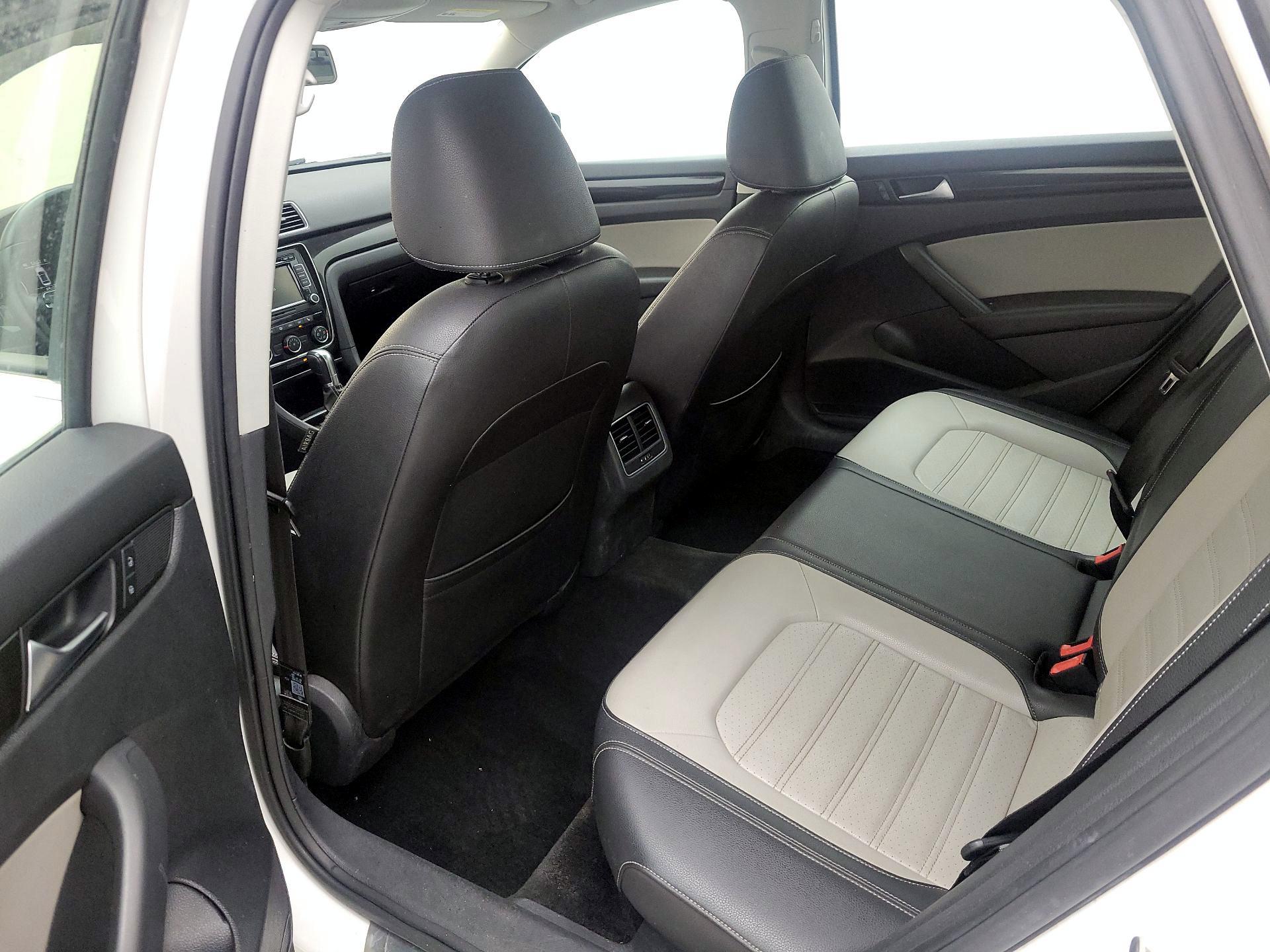 Thumbnail: 2015 Volkswagen Passat - 18