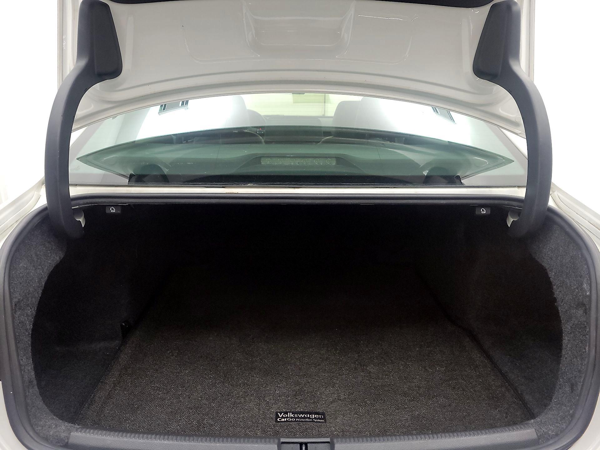 Thumbnail: 2015 Volkswagen Passat - 19