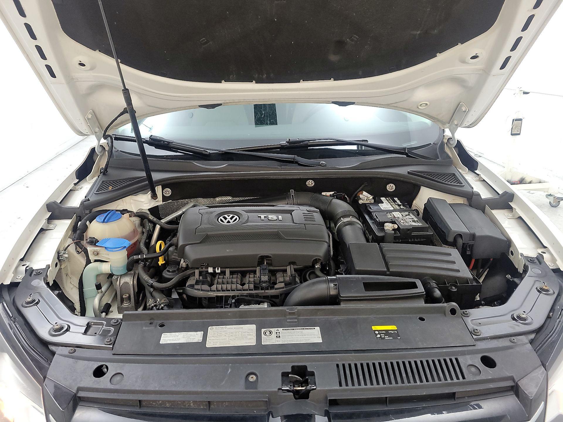 Thumbnail: 2015 Volkswagen Passat - 20