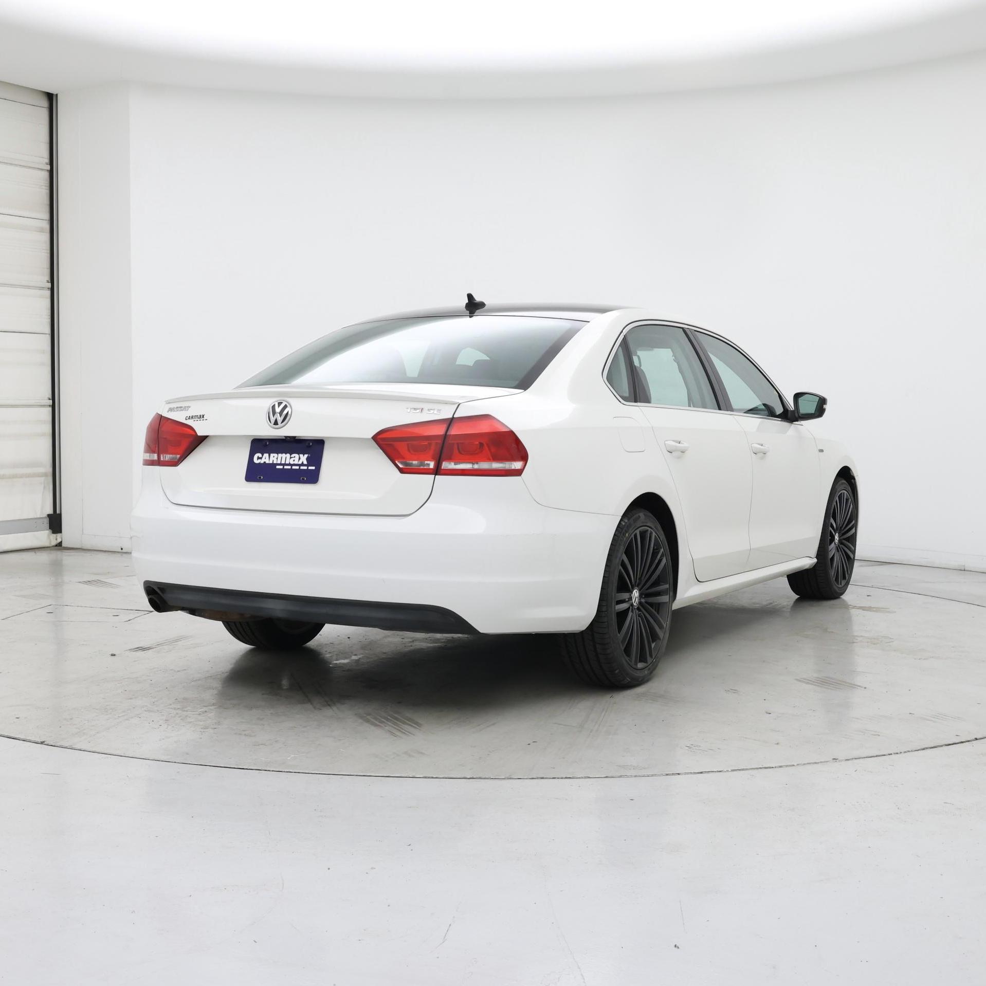 Thumbnail: 2015 Volkswagen Passat - 8