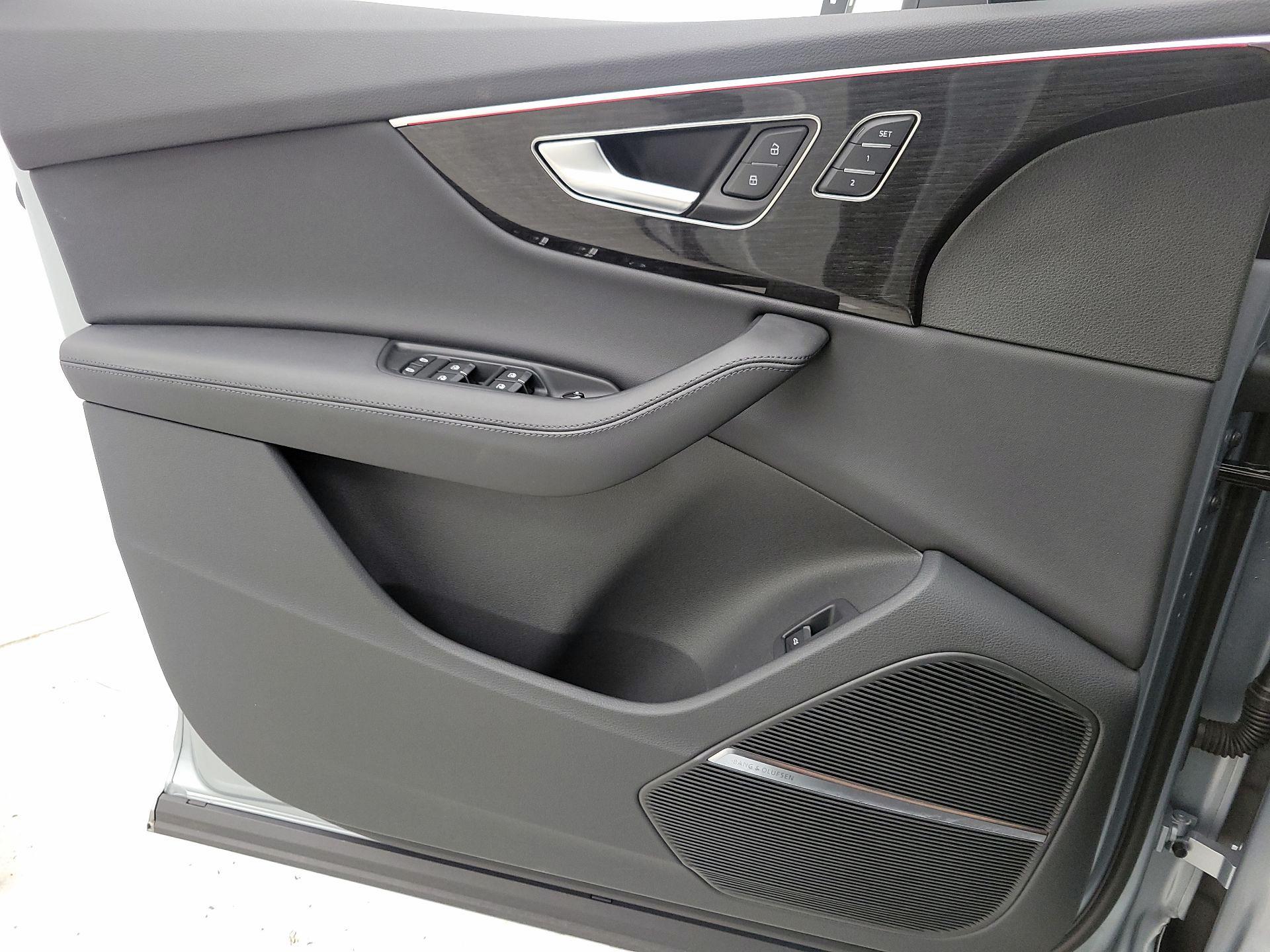 Thumbnail: 2023 Audi Q7 - 12