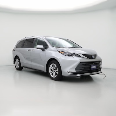 Silver 2024 Toyota Sienna Hybrid Platinum
