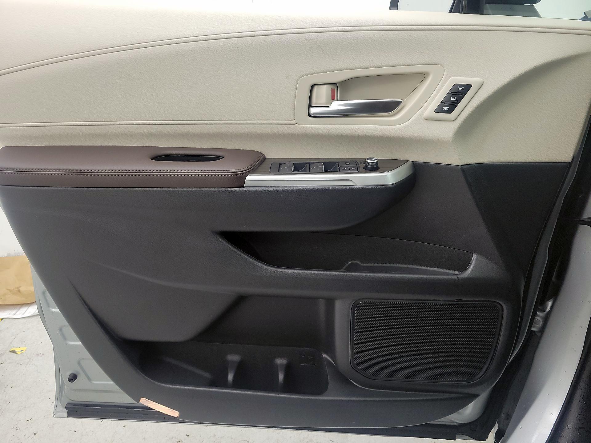 Thumbnail: 2024 Toyota Sienna - 12