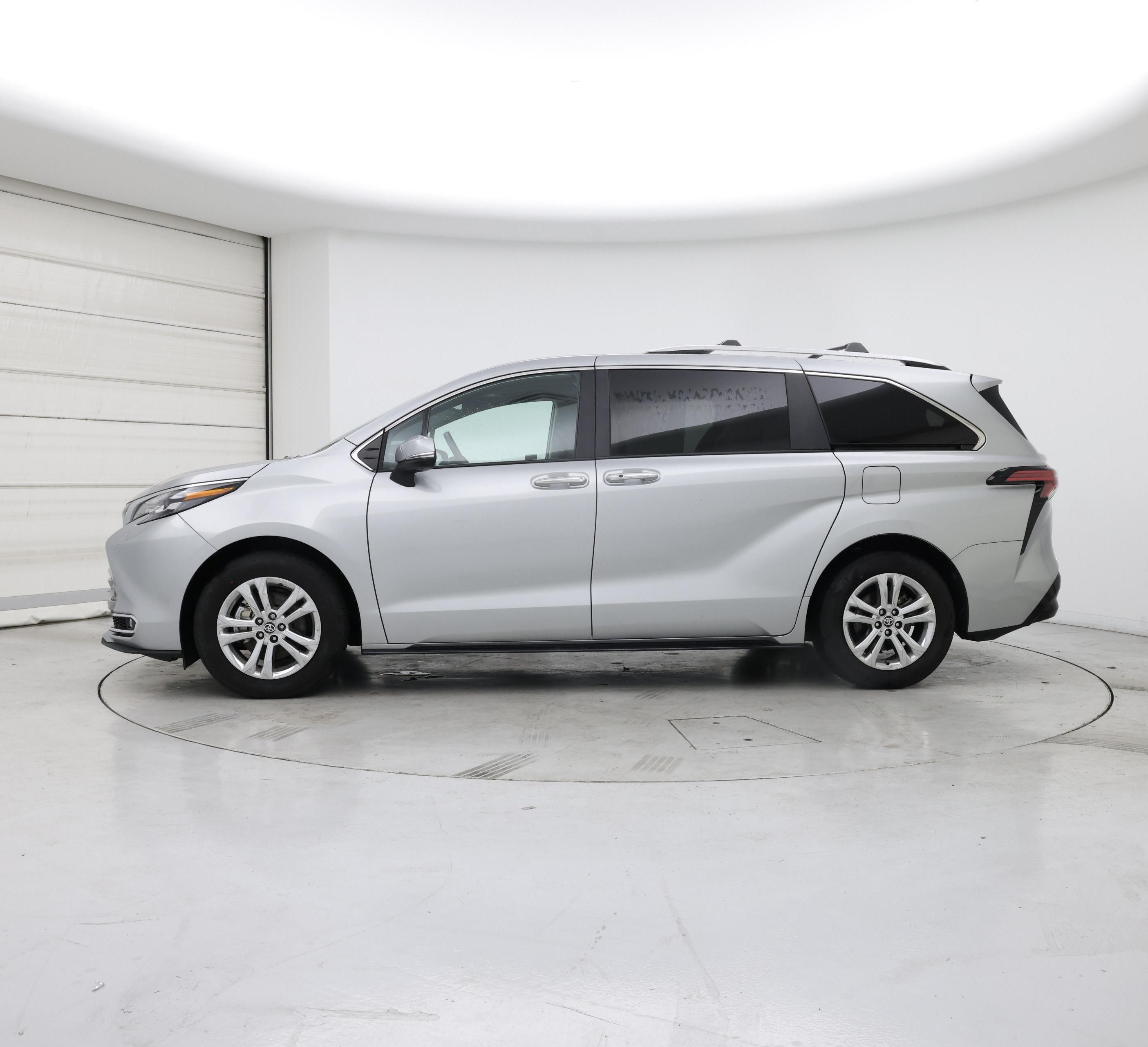 Thumbnail: 2024 Toyota Sienna - 3