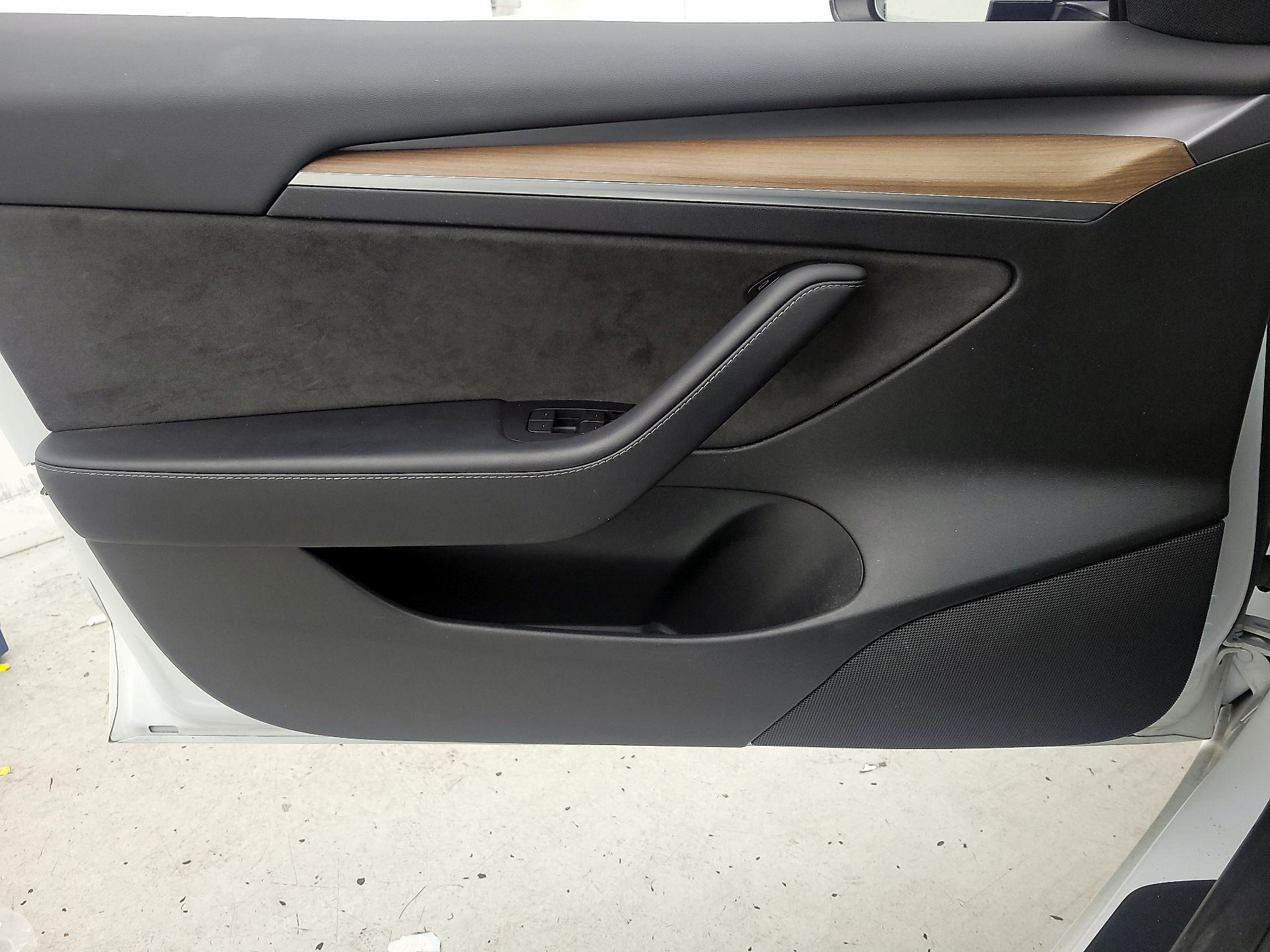 Thumbnail: 2022 Tesla Model 3 - 12