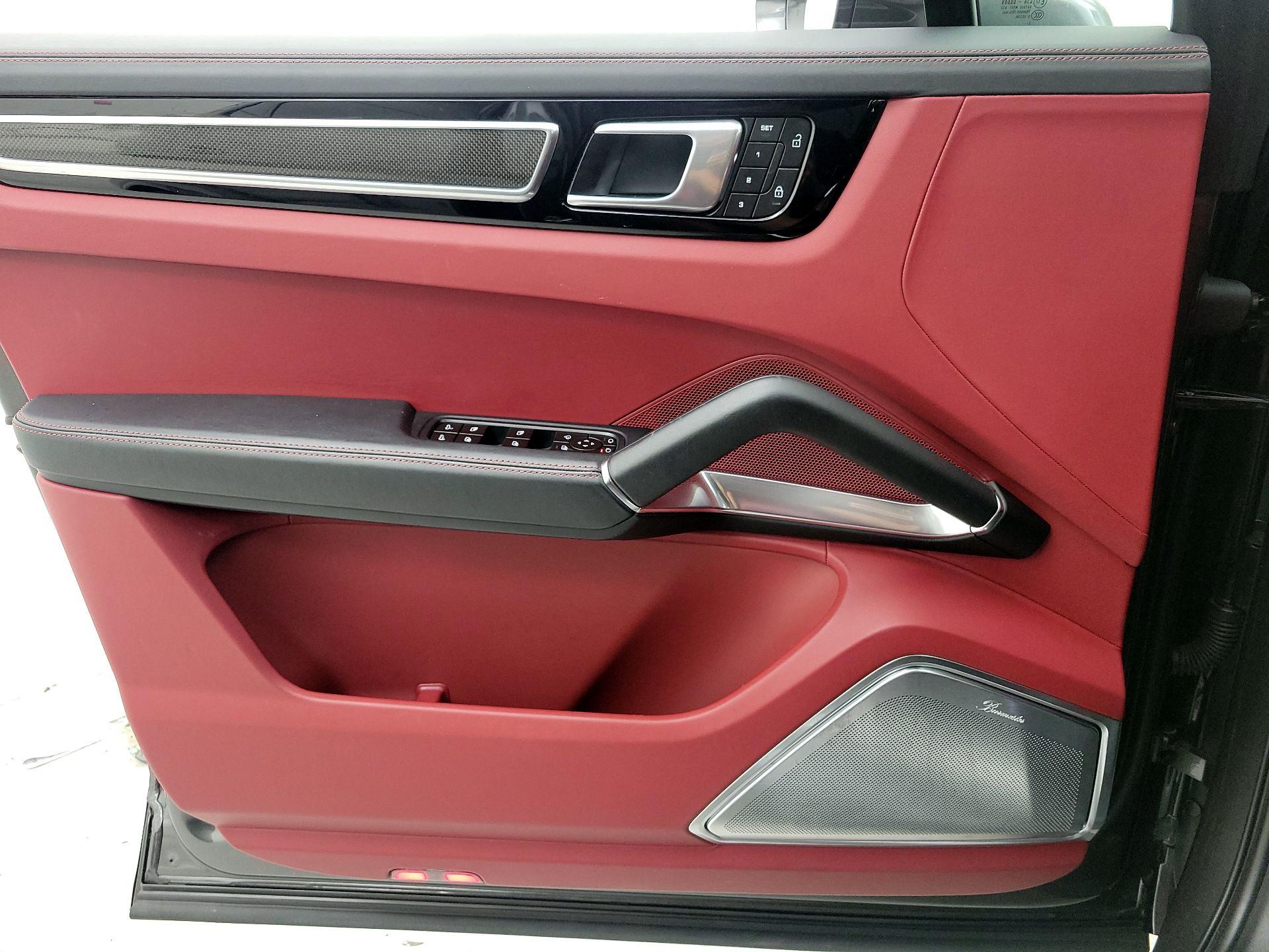 Thumbnail: 2023 Porsche Cayenne - 12