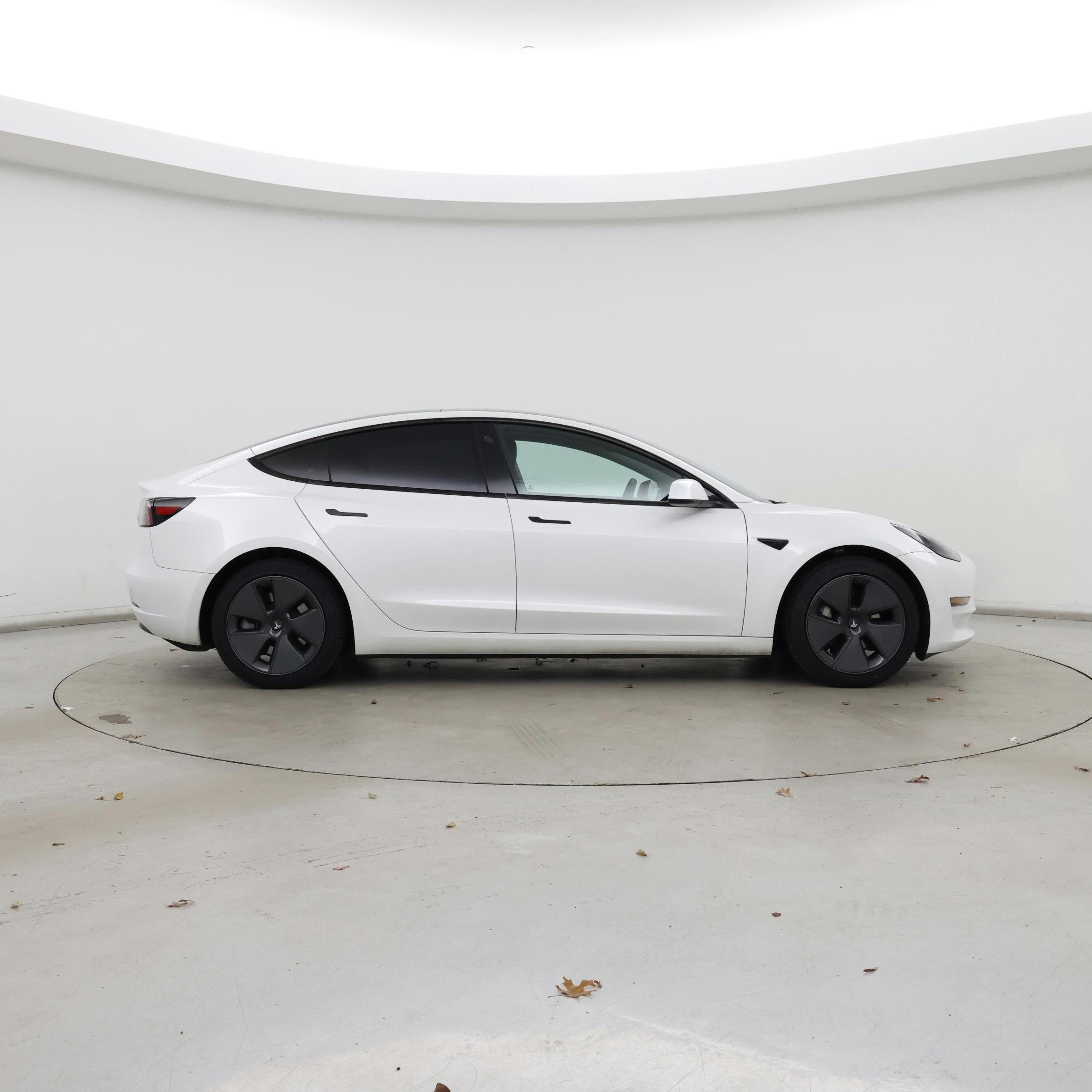 Thumbnail: 2023 Tesla Model 3 - 7