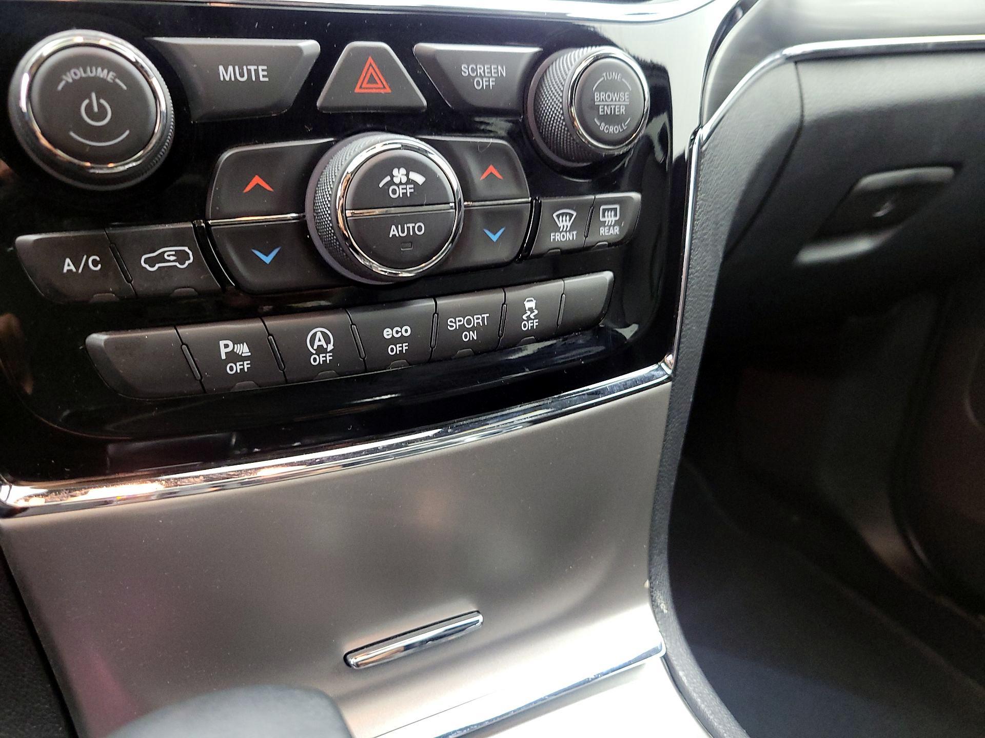 Thumbnail: 2019 Jeep Grand Cherokee - 16