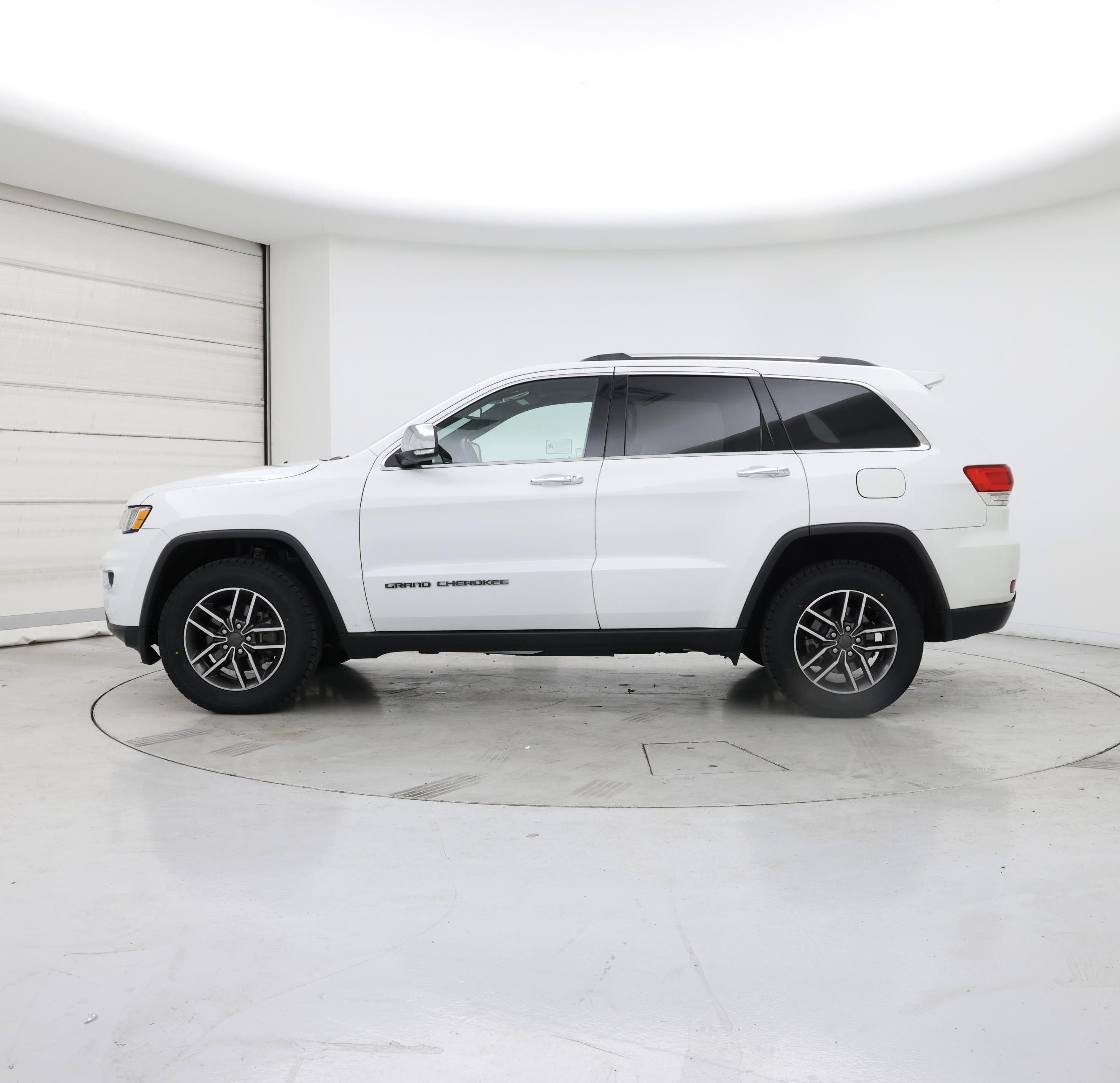 Thumbnail: 2019 Jeep Grand Cherokee - 3