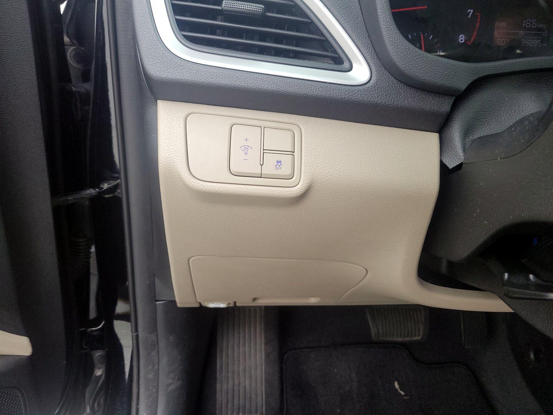 Thumbnail: 2022 Hyundai Accent - 13