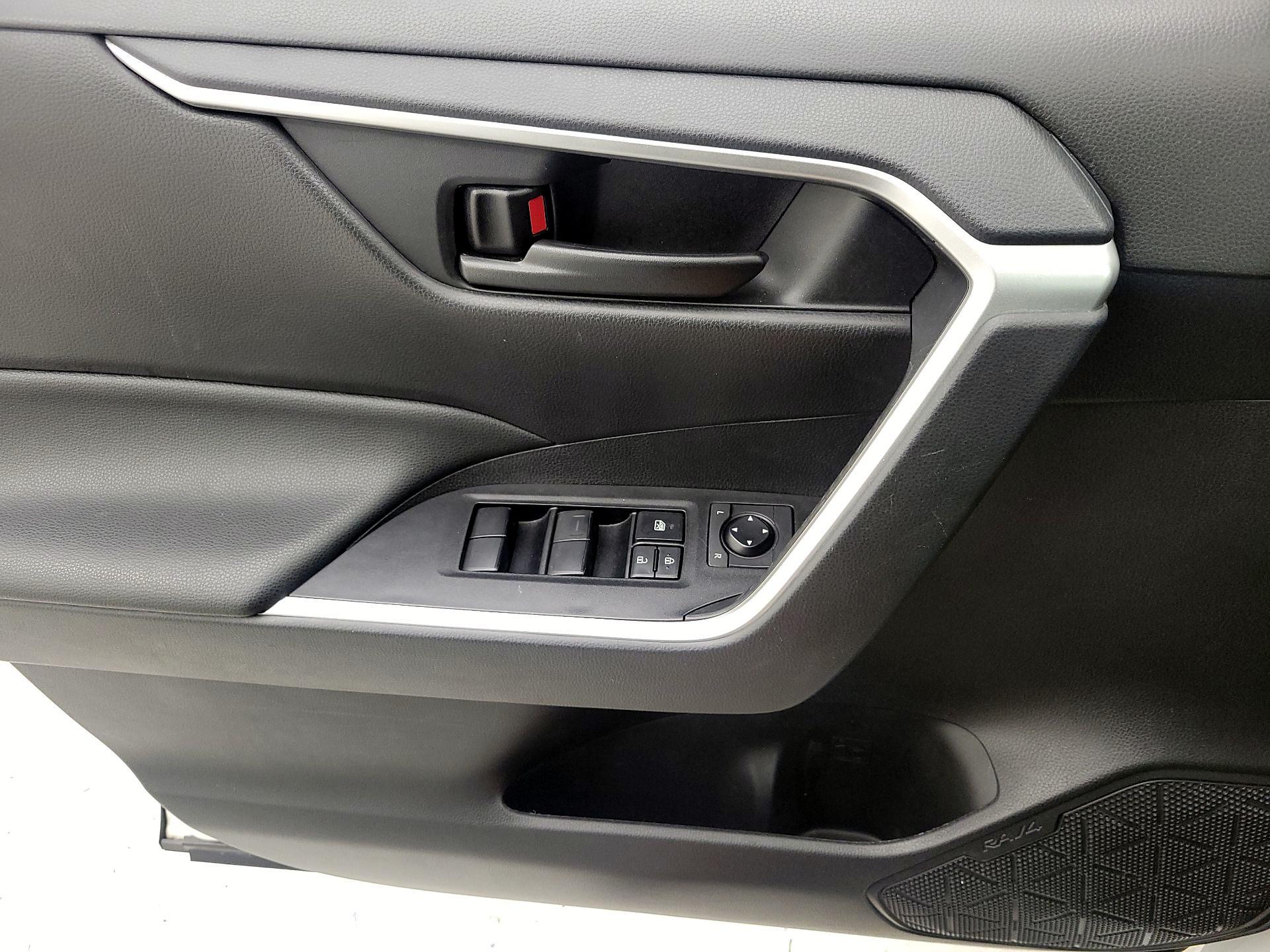 Thumbnail: 2022 Toyota RAV4 - 12