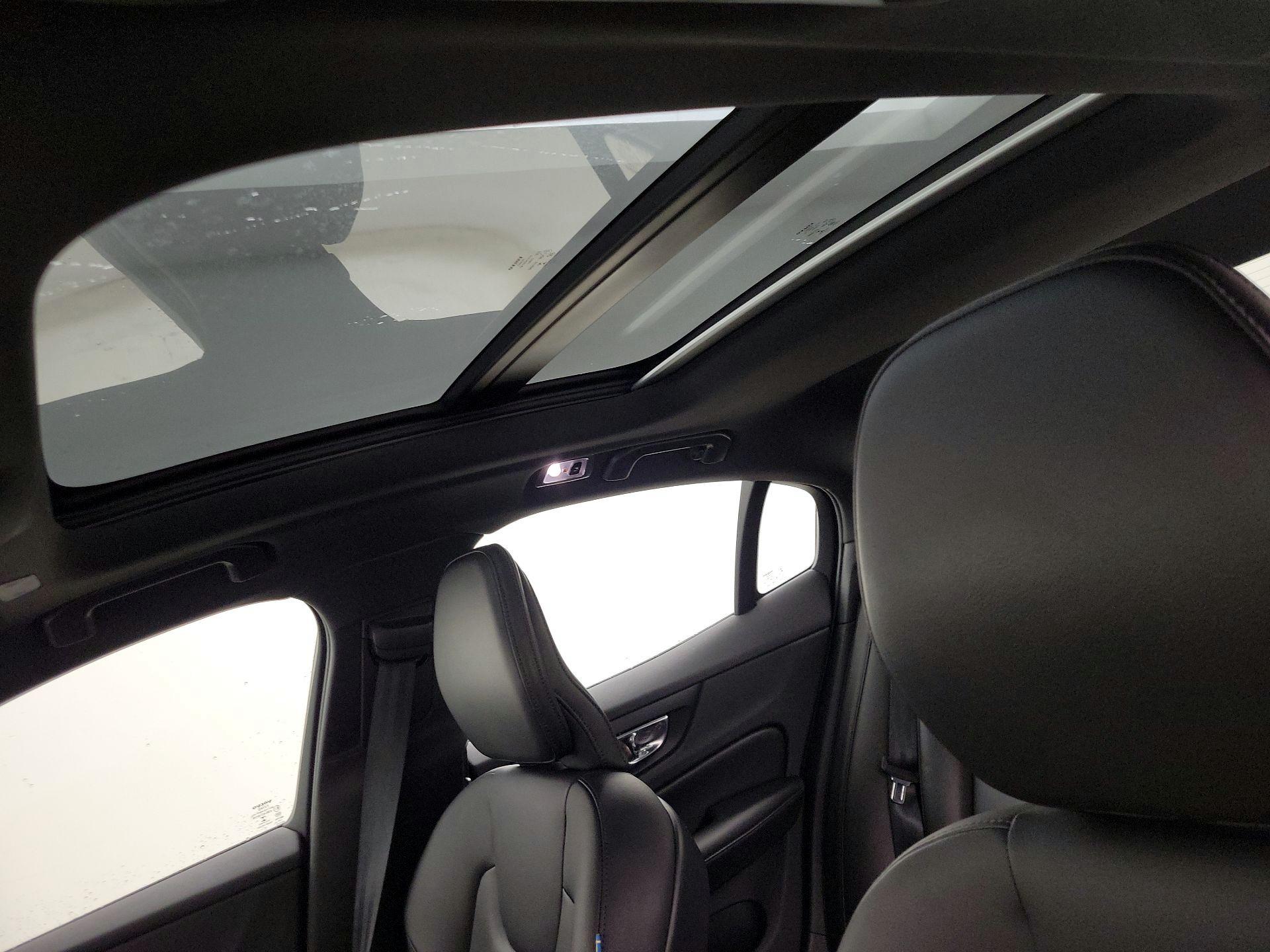 Thumbnail: 2020 Volvo S60 - 20