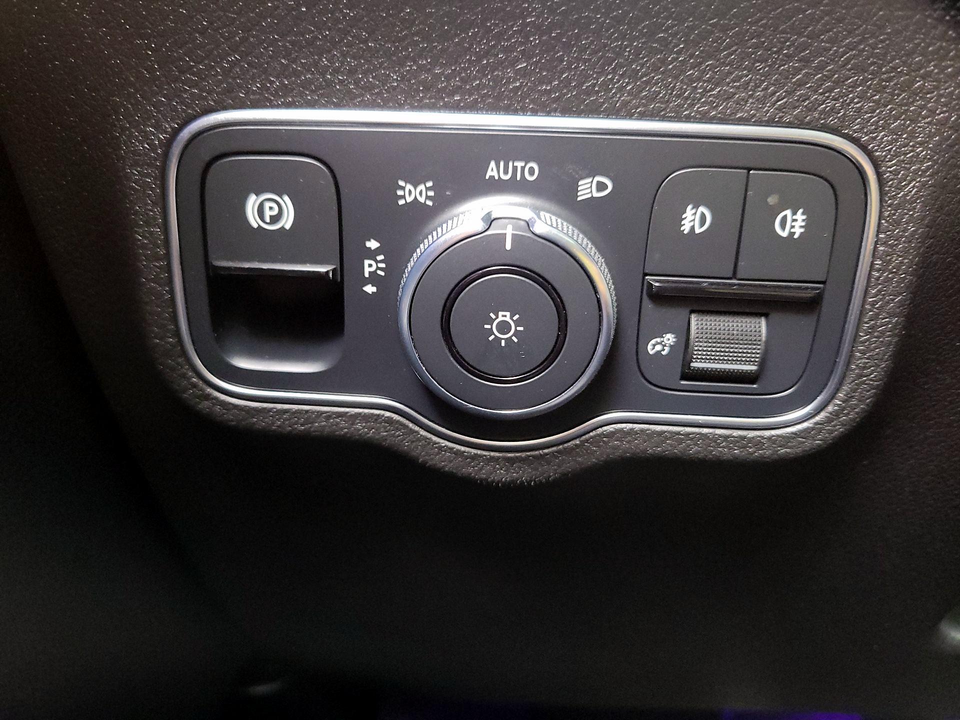 Thumbnail: 2021 Mercedes-Benz GLB - 13