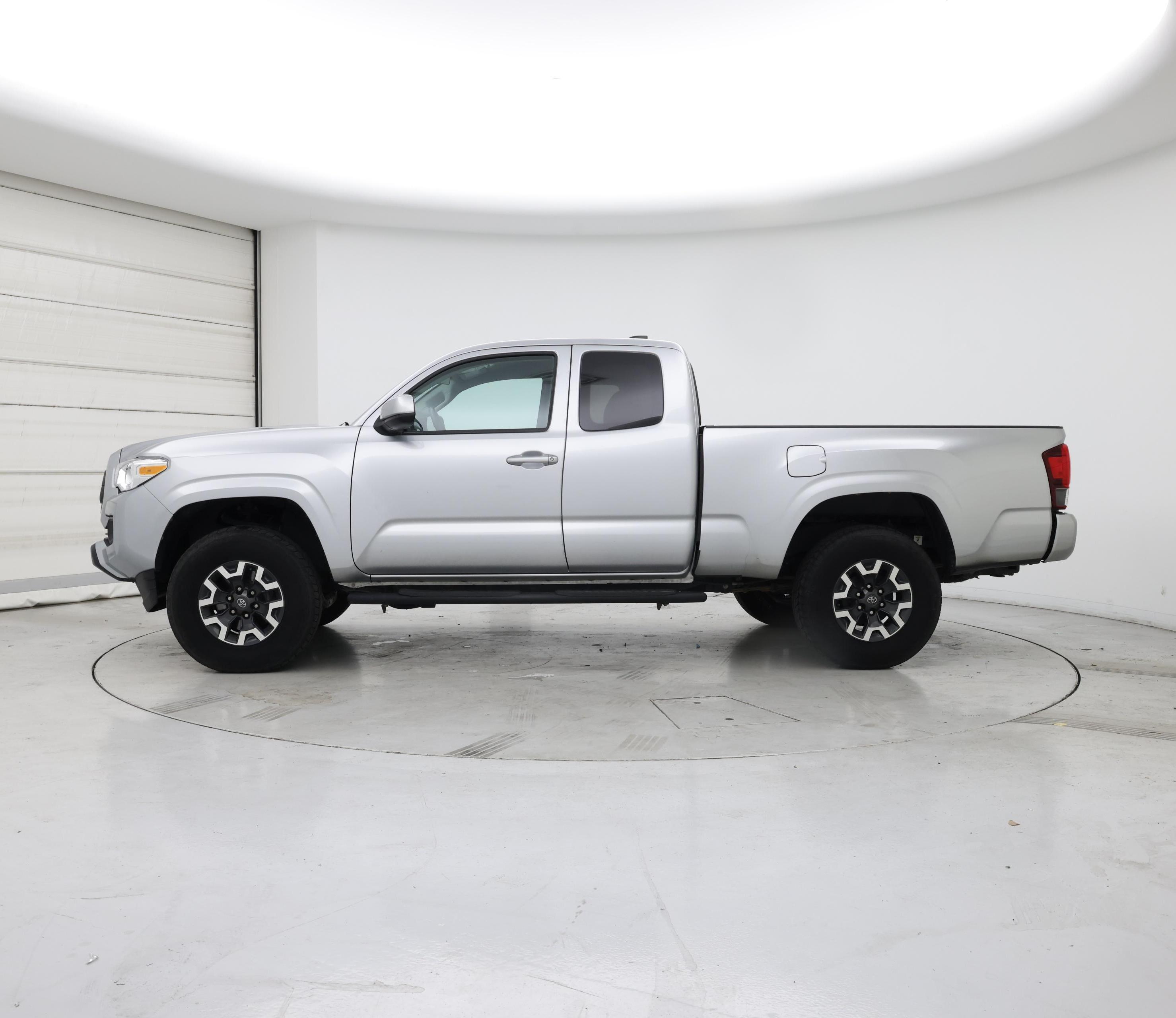 Thumbnail: 2022 Toyota Tacoma - 3