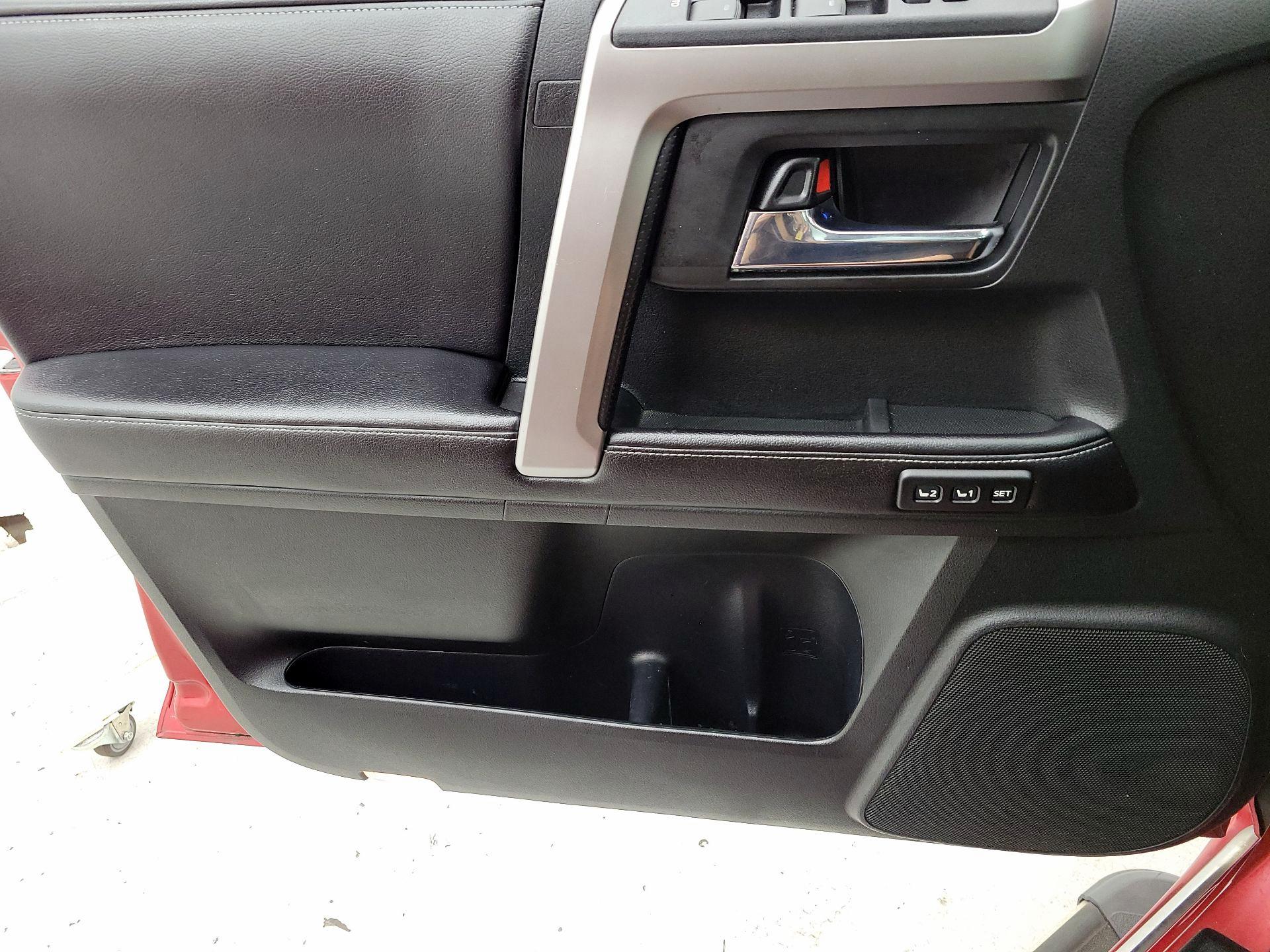 Thumbnail: 2016 Toyota 4Runner - 12