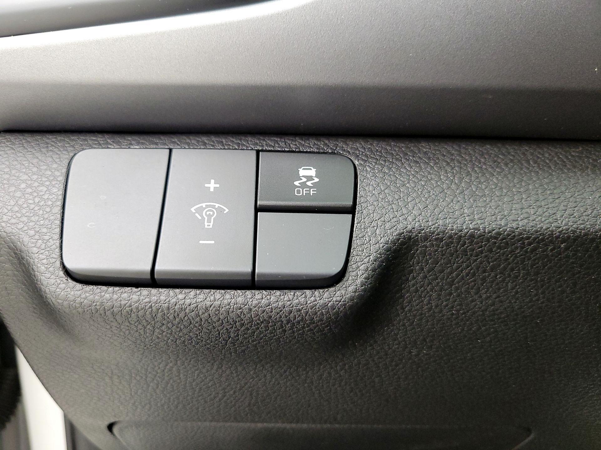 Thumbnail: 2021 Kia Rio - 13