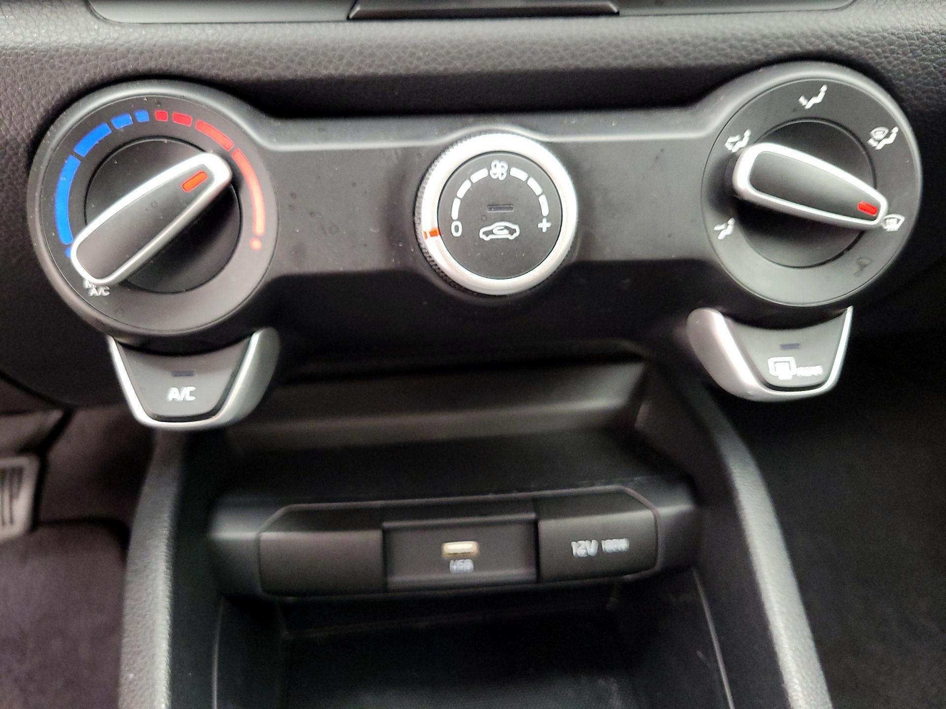 Thumbnail: 2021 Kia Rio - 16