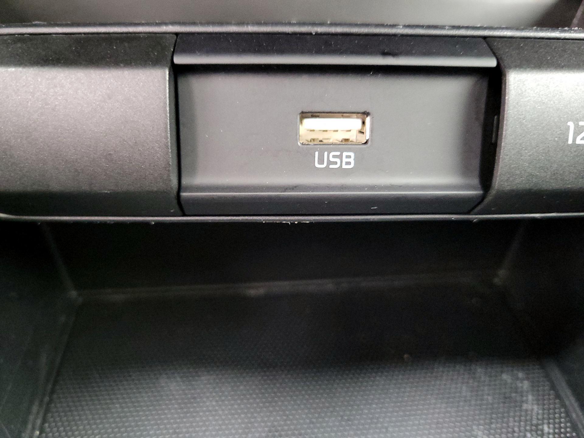 Thumbnail: 2021 Kia Rio - 18