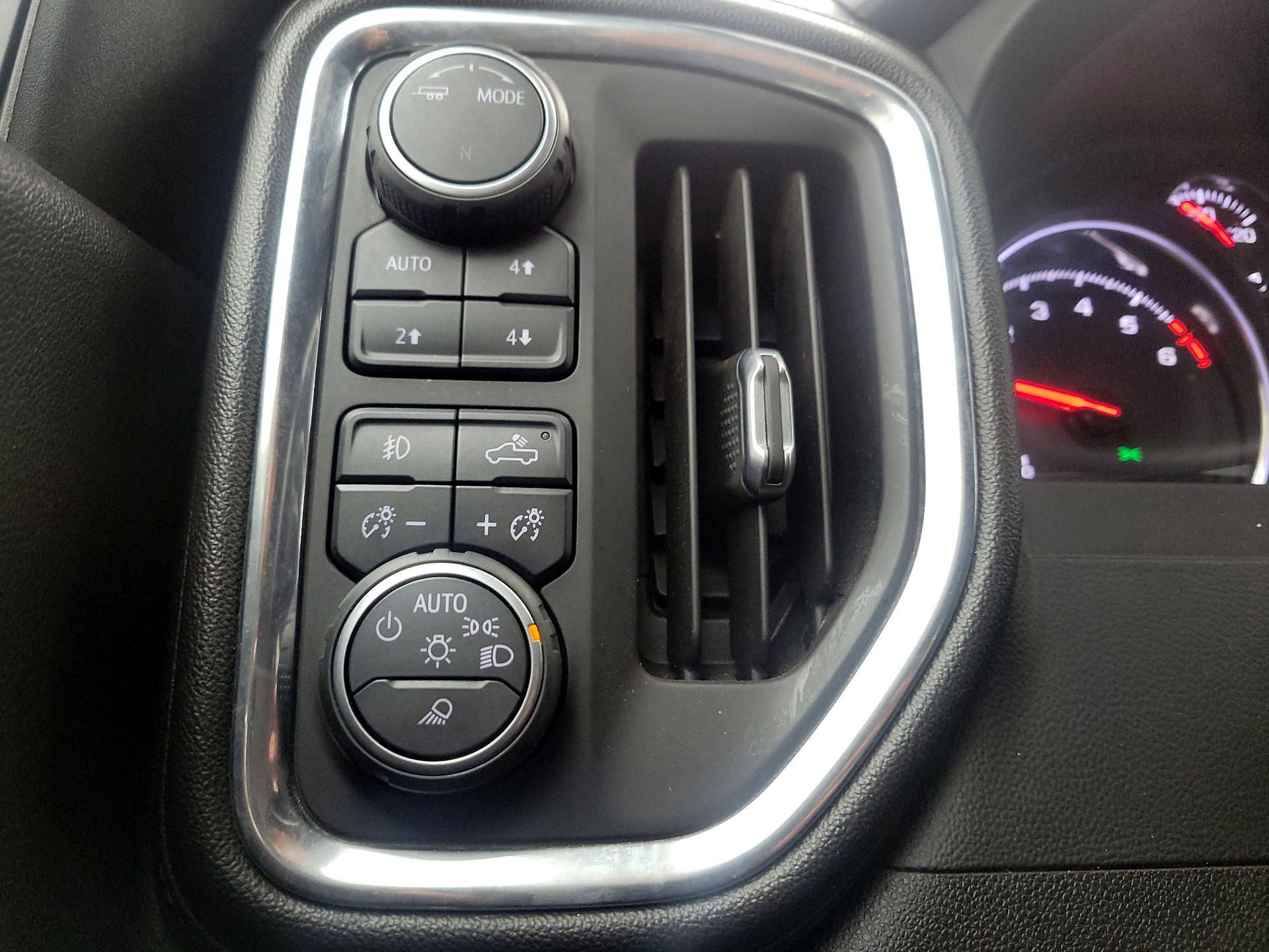 Thumbnail: 2020 Chevrolet Silverado 1500 - 13