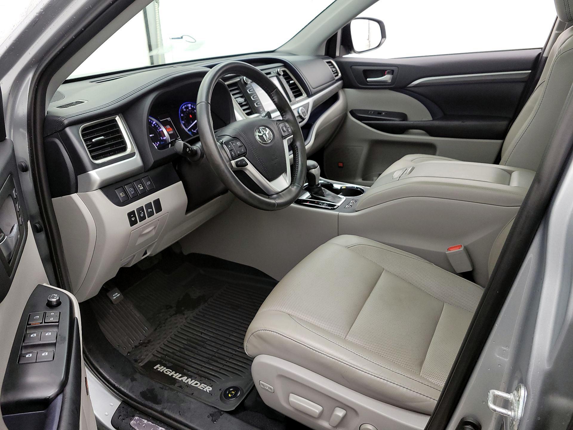 Thumbnail: 2019 Toyota Highlander - 11
