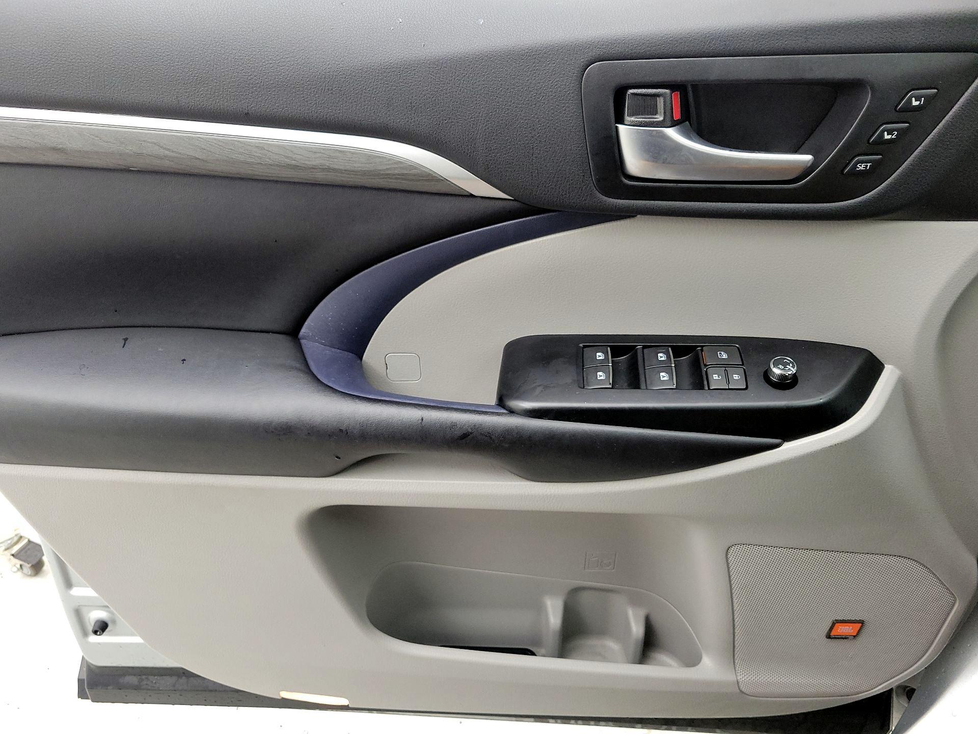 Thumbnail: 2019 Toyota Highlander - 12