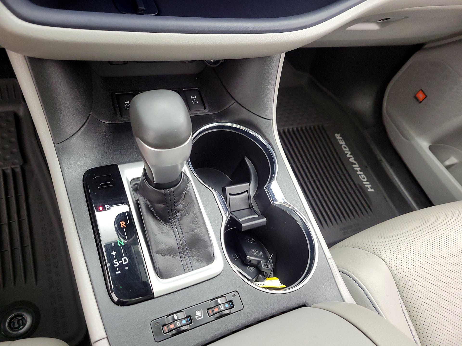 Thumbnail: 2019 Toyota Highlander - 17