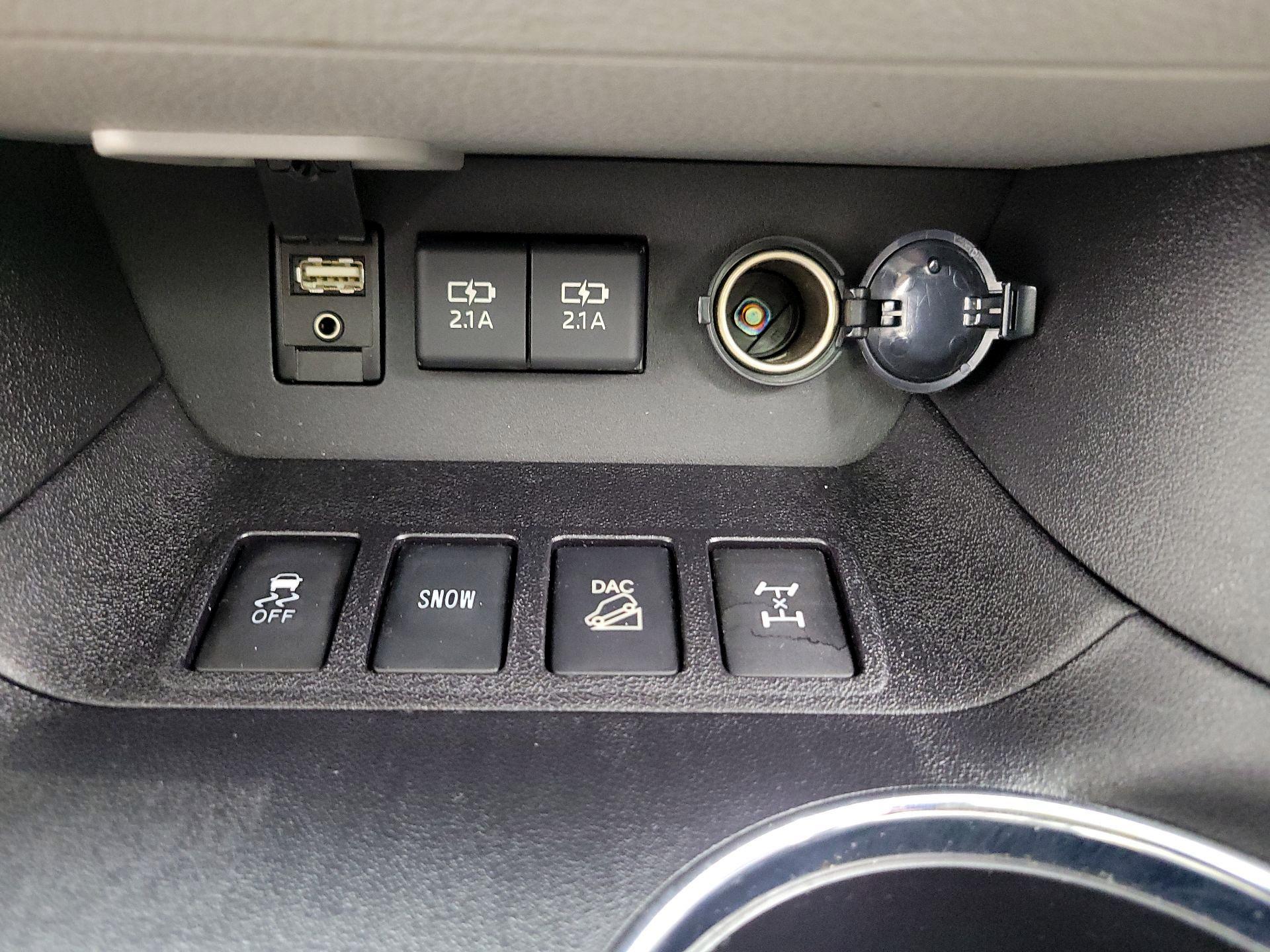 Thumbnail: 2019 Toyota Highlander - 18