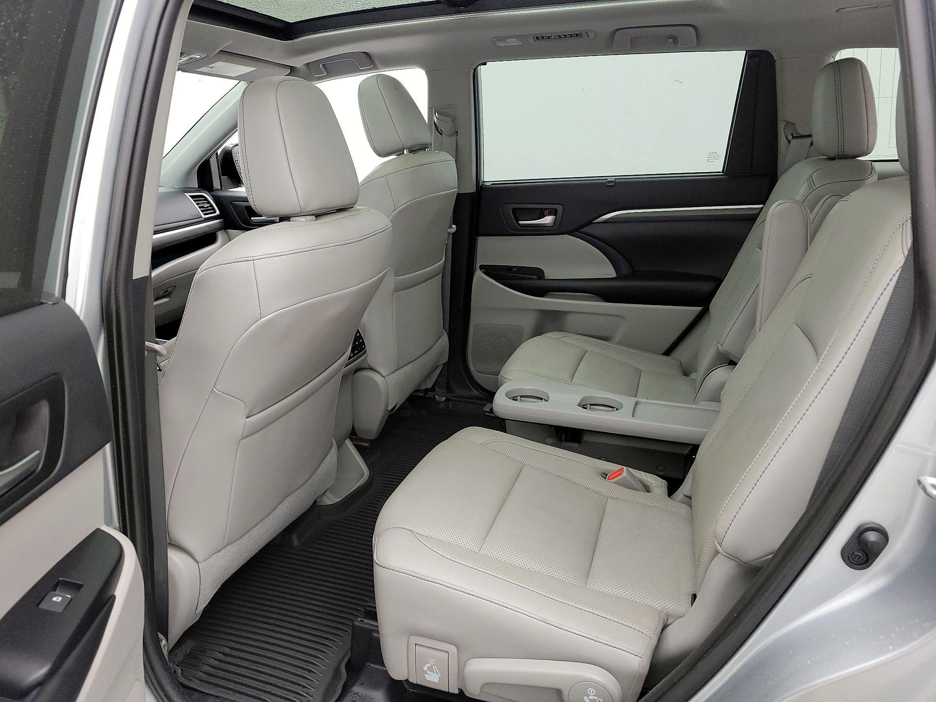 Thumbnail: 2019 Toyota Highlander - 20