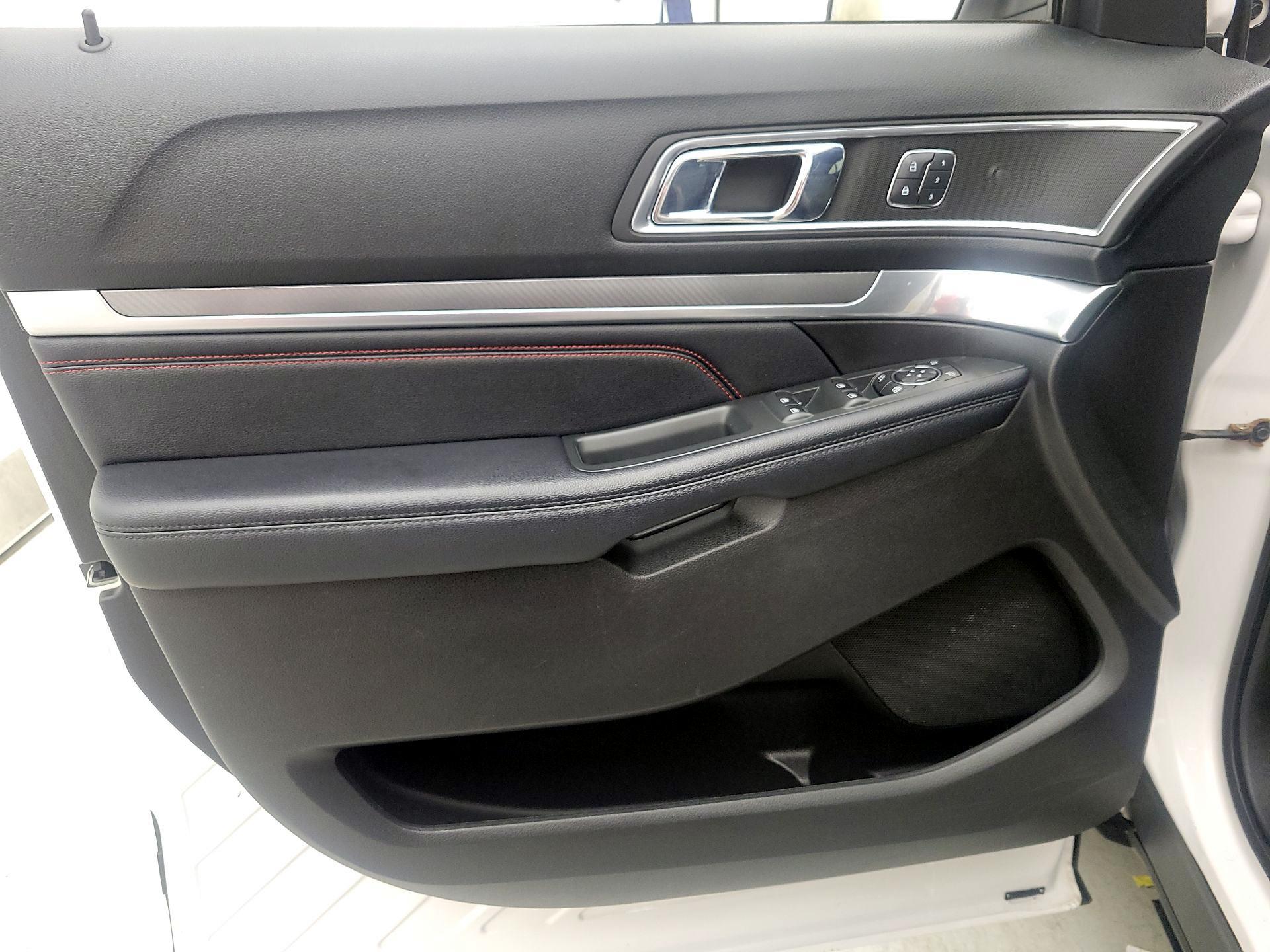 Thumbnail: 2017 Ford Explorer - 12