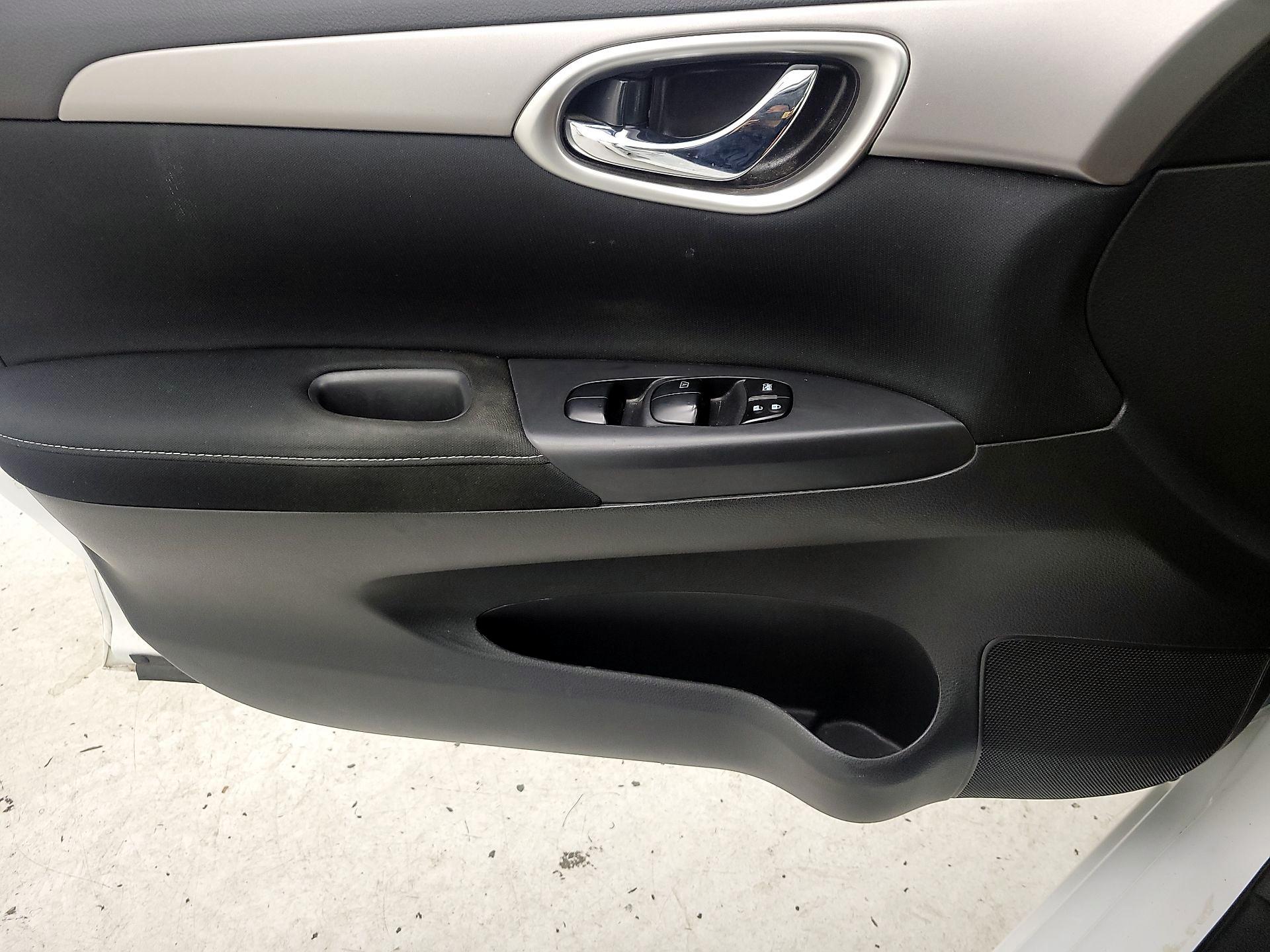 Thumbnail: 2015 Nissan Sentra - 12