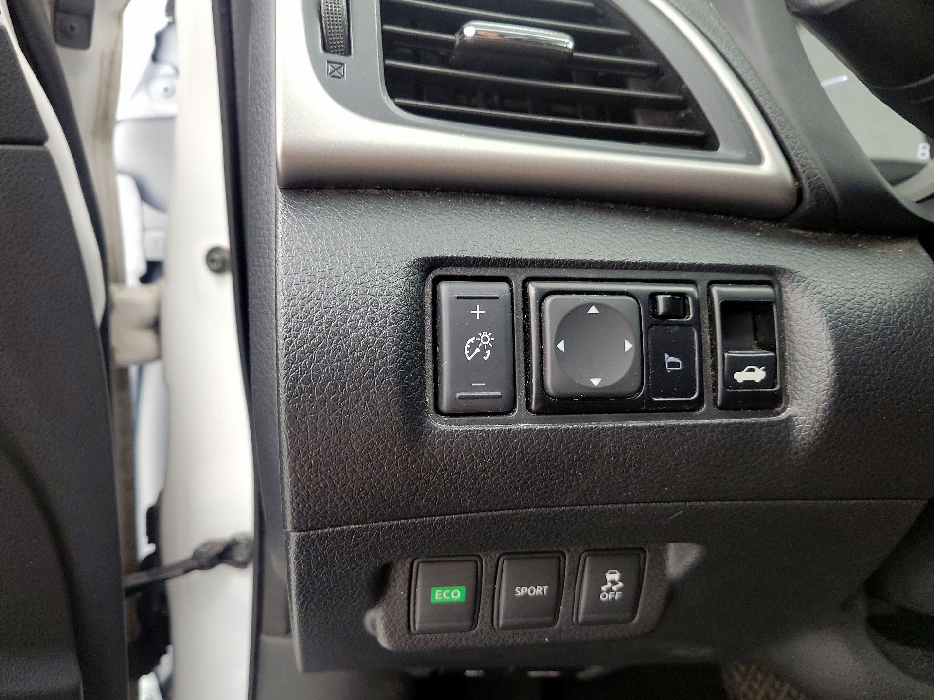 Thumbnail: 2015 Nissan Sentra - 13