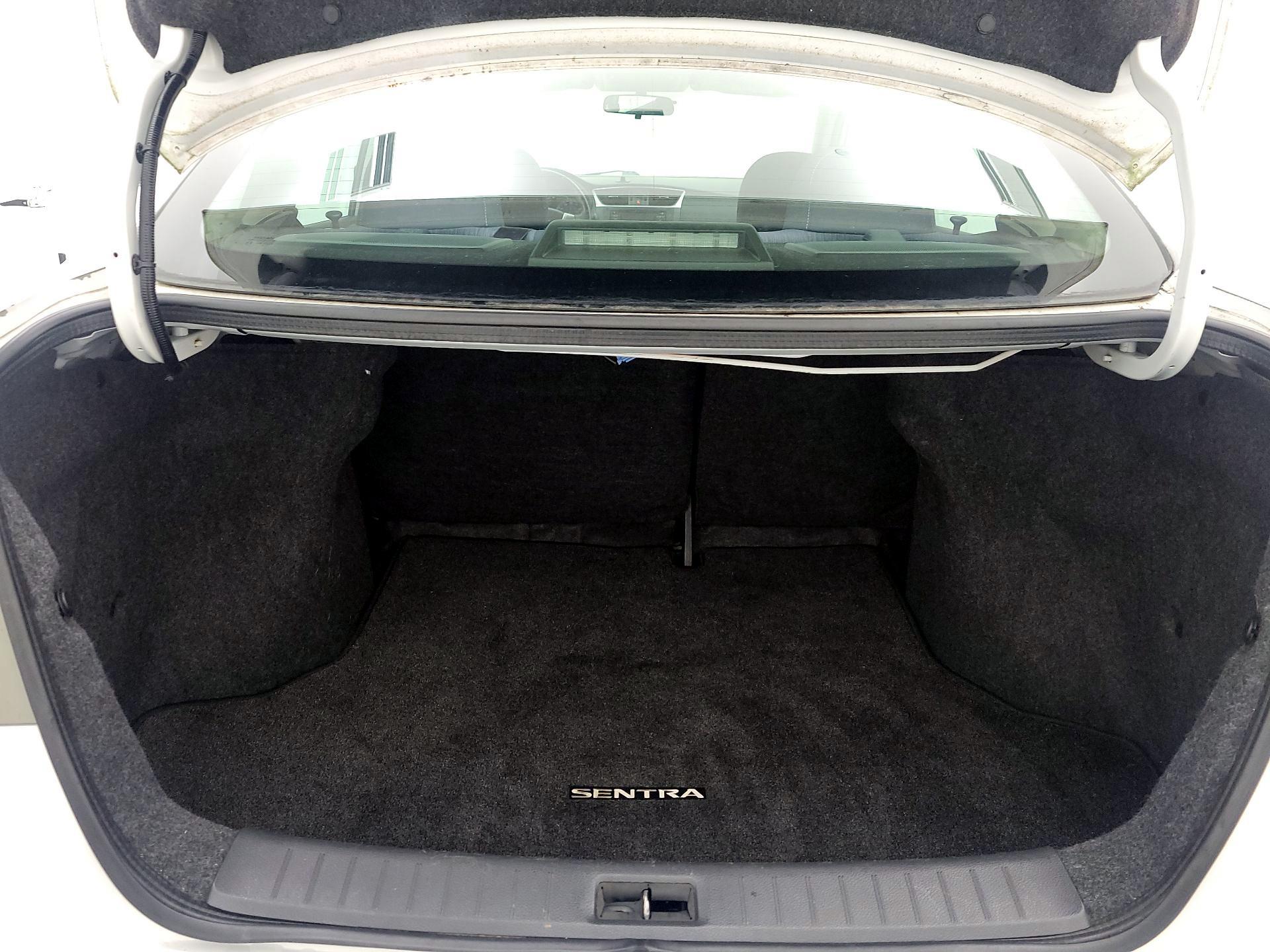 Thumbnail: 2015 Nissan Sentra - 19