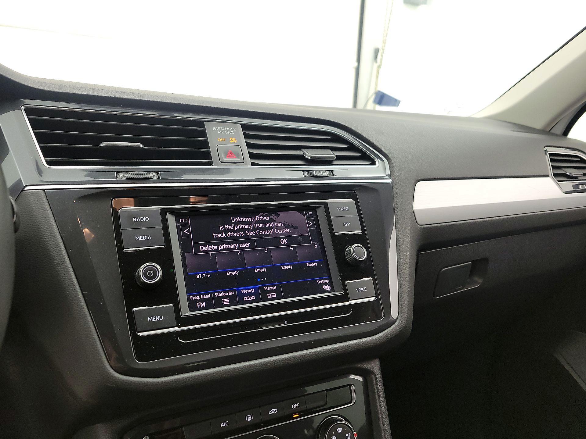 Thumbnail: 2020 Volkswagen Tiguan - 15
