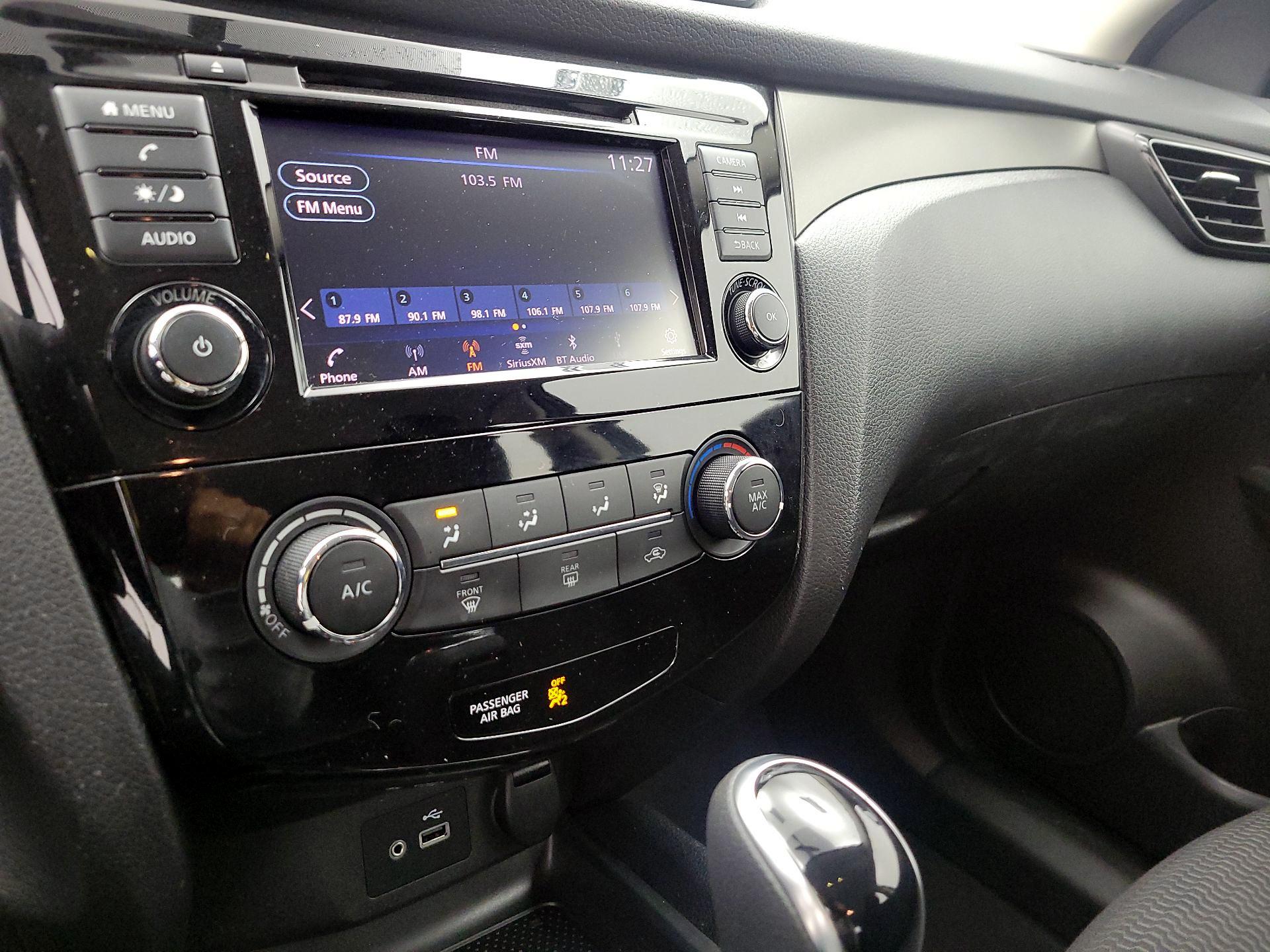 Thumbnail: 2019 Nissan Rogue Sport - 16