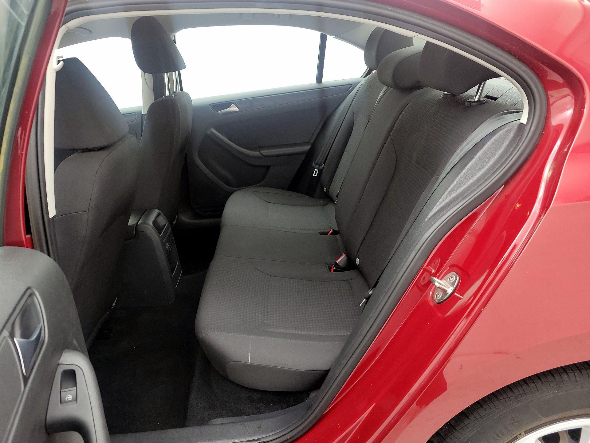 Thumbnail: 2016 Volkswagen Jetta - 18