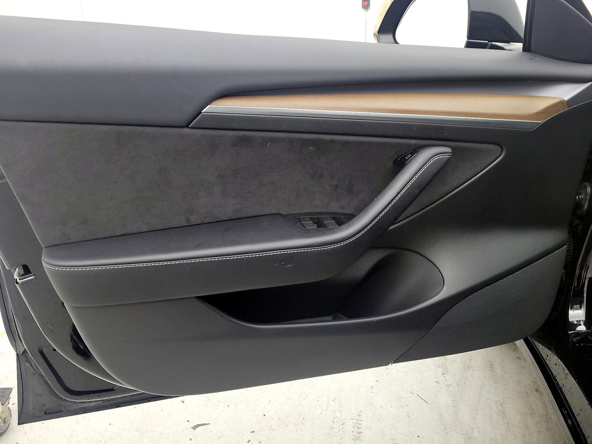 Thumbnail: 2022 Tesla Model 3 - 12