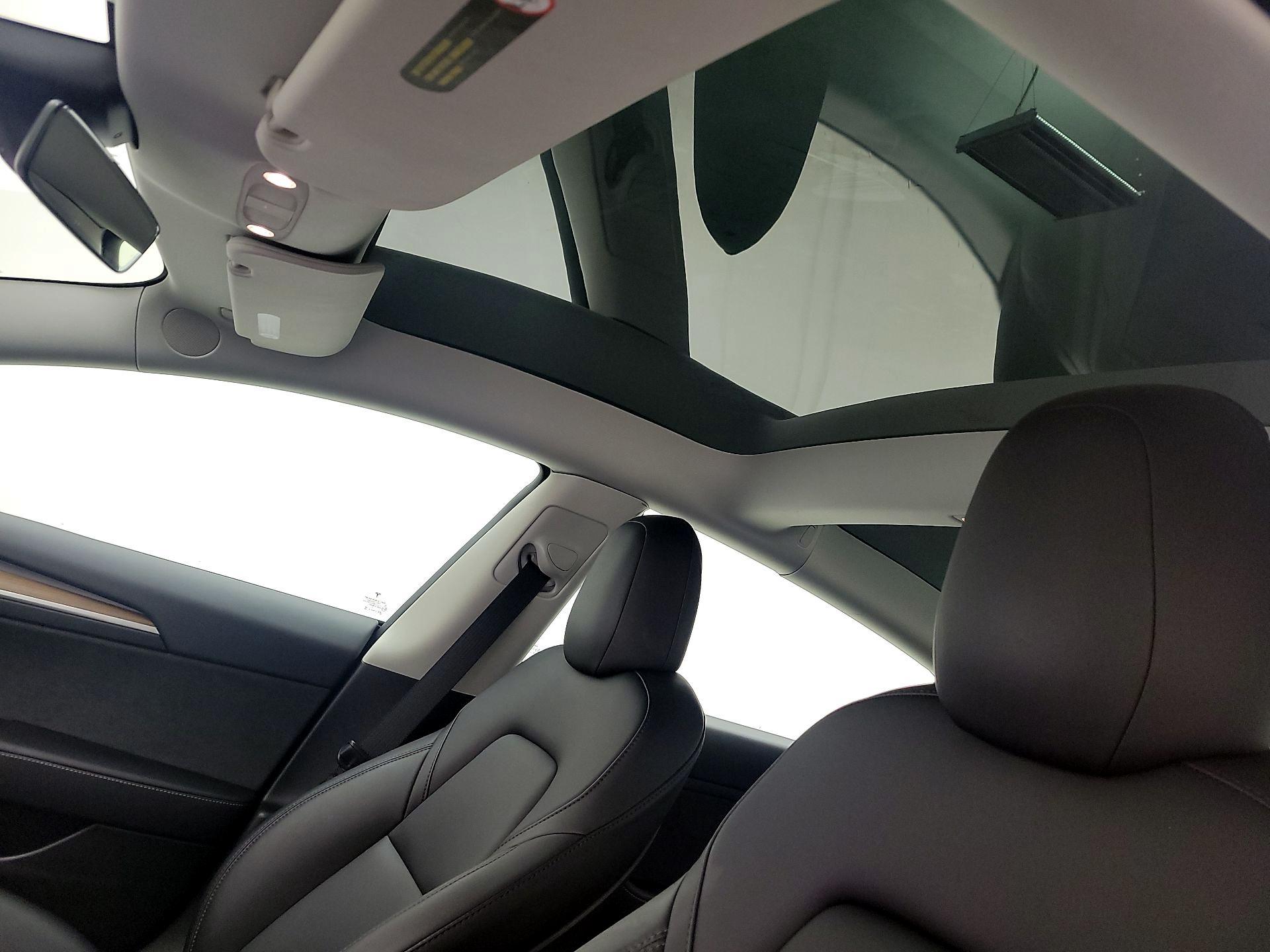 Thumbnail: 2022 Tesla Model 3 - 17