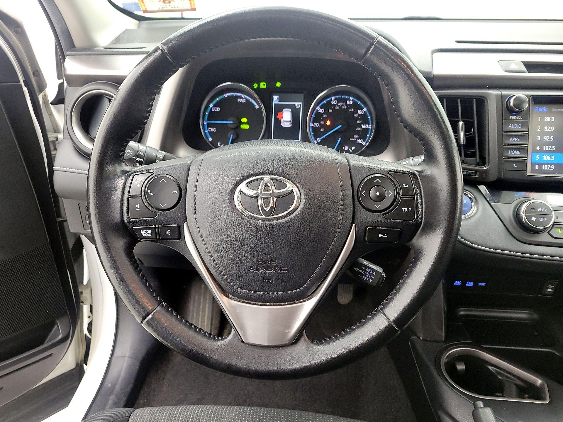 Thumbnail: 2016 Toyota RAV4 - 10