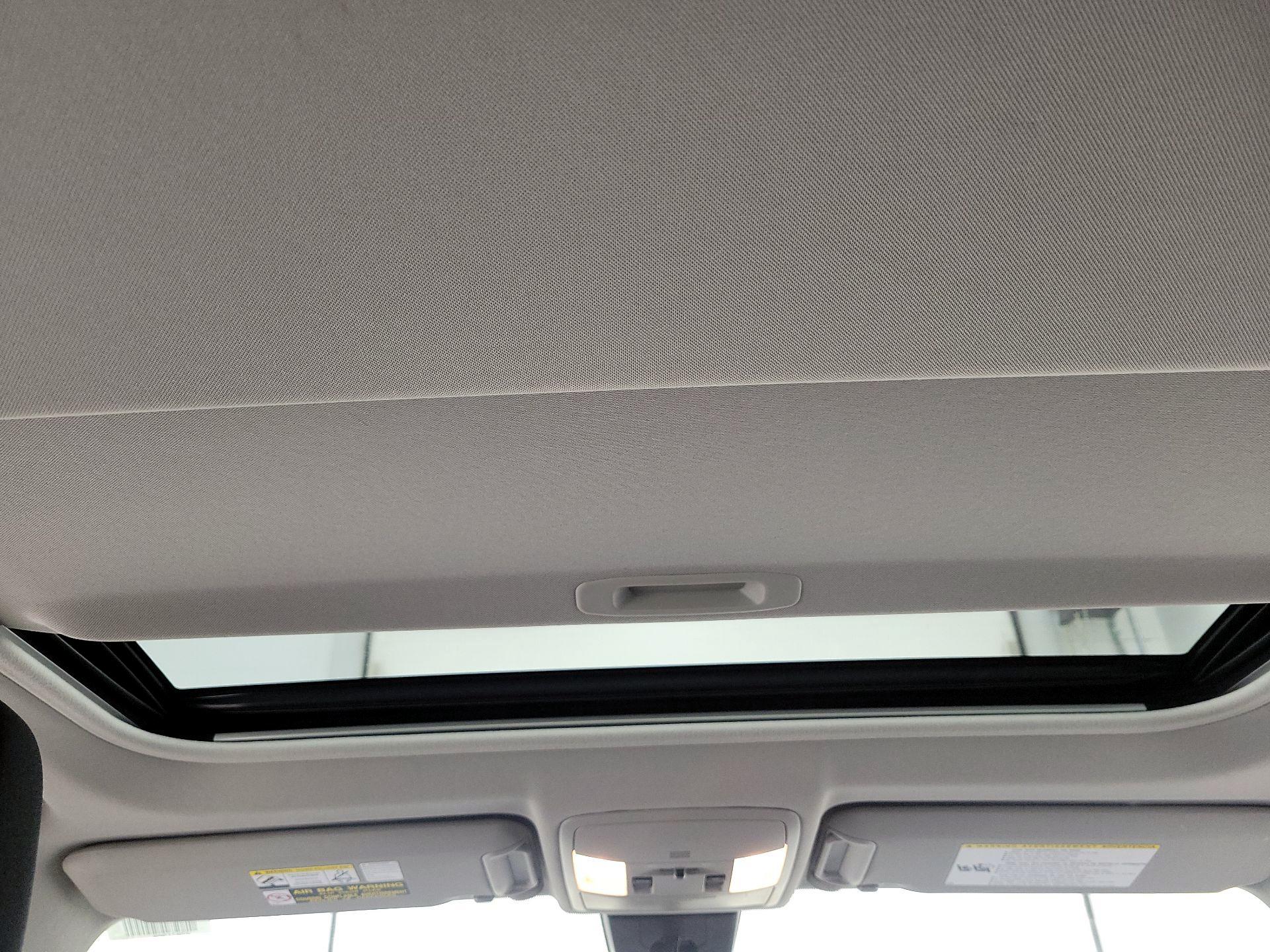 Thumbnail: 2016 Toyota RAV4 - 19