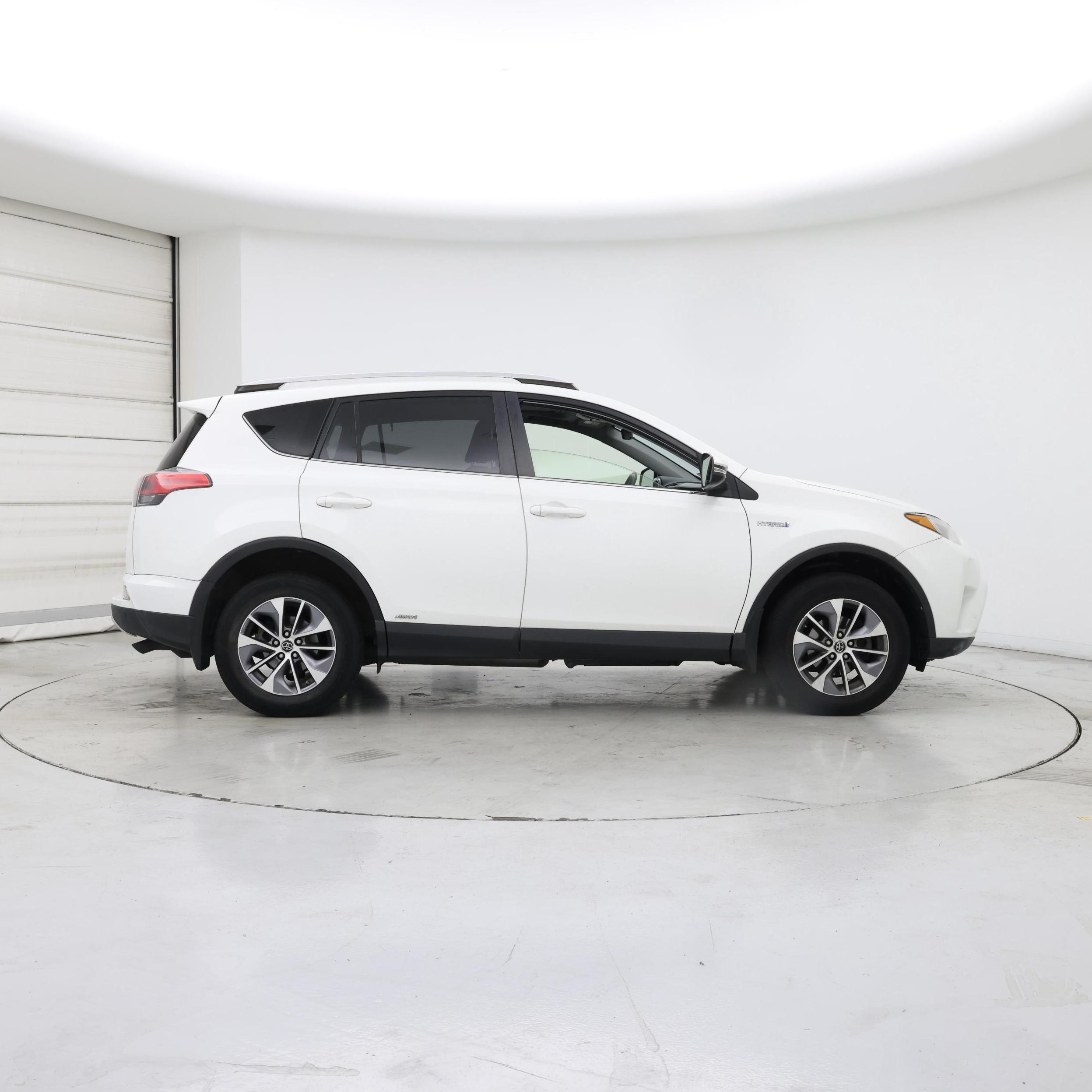 Thumbnail: 2016 Toyota RAV4 - 7