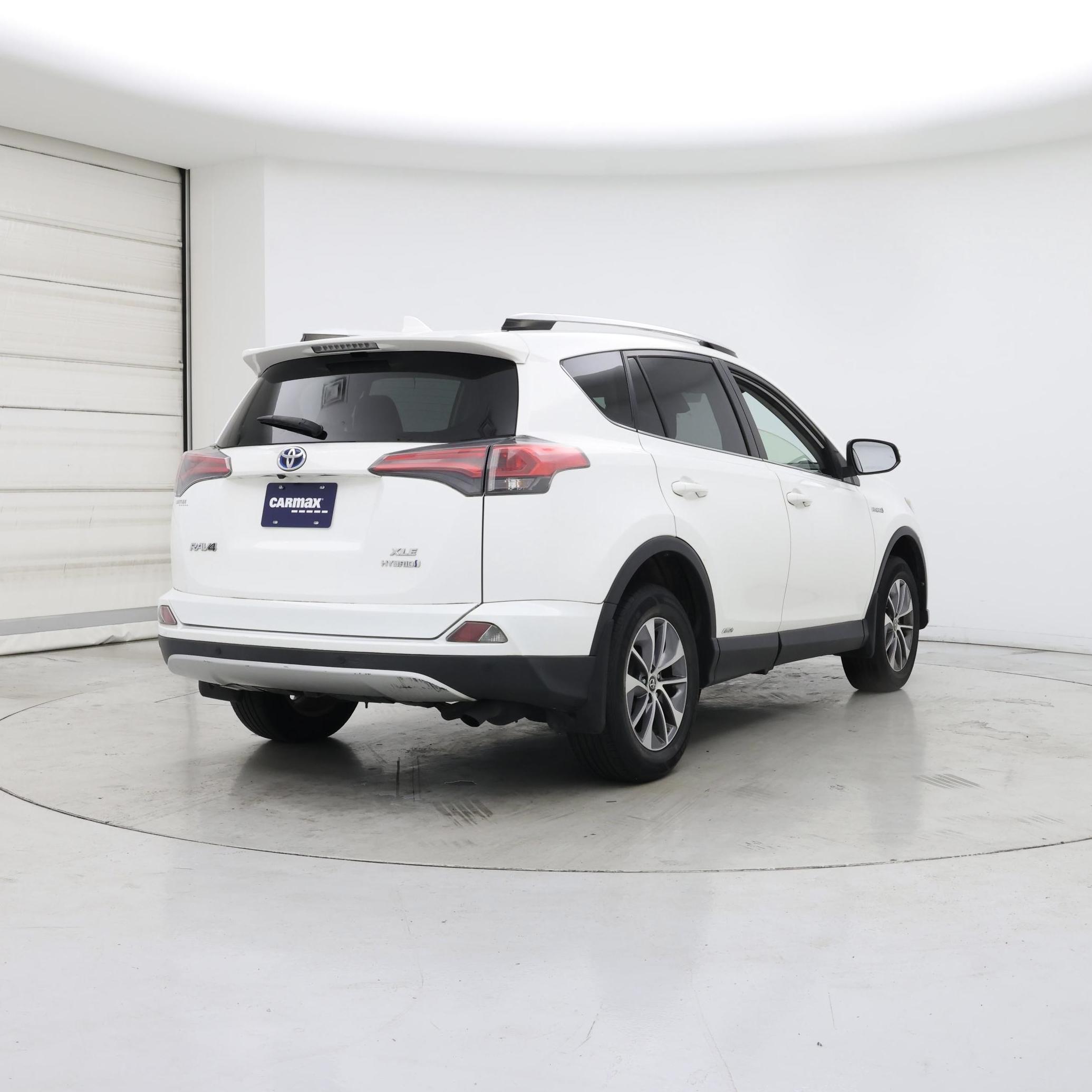 Thumbnail: 2016 Toyota RAV4 - 8