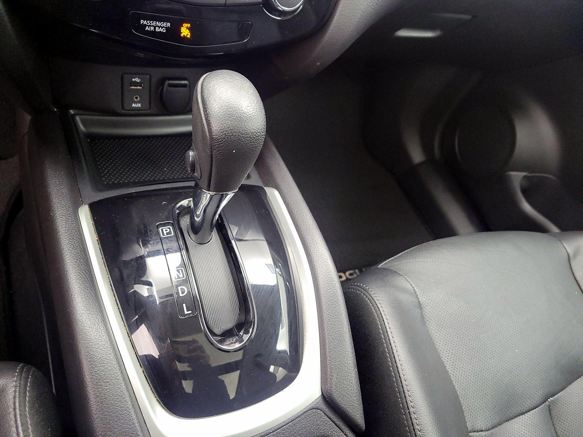 Thumbnail: 2016 Nissan Rogue - 17