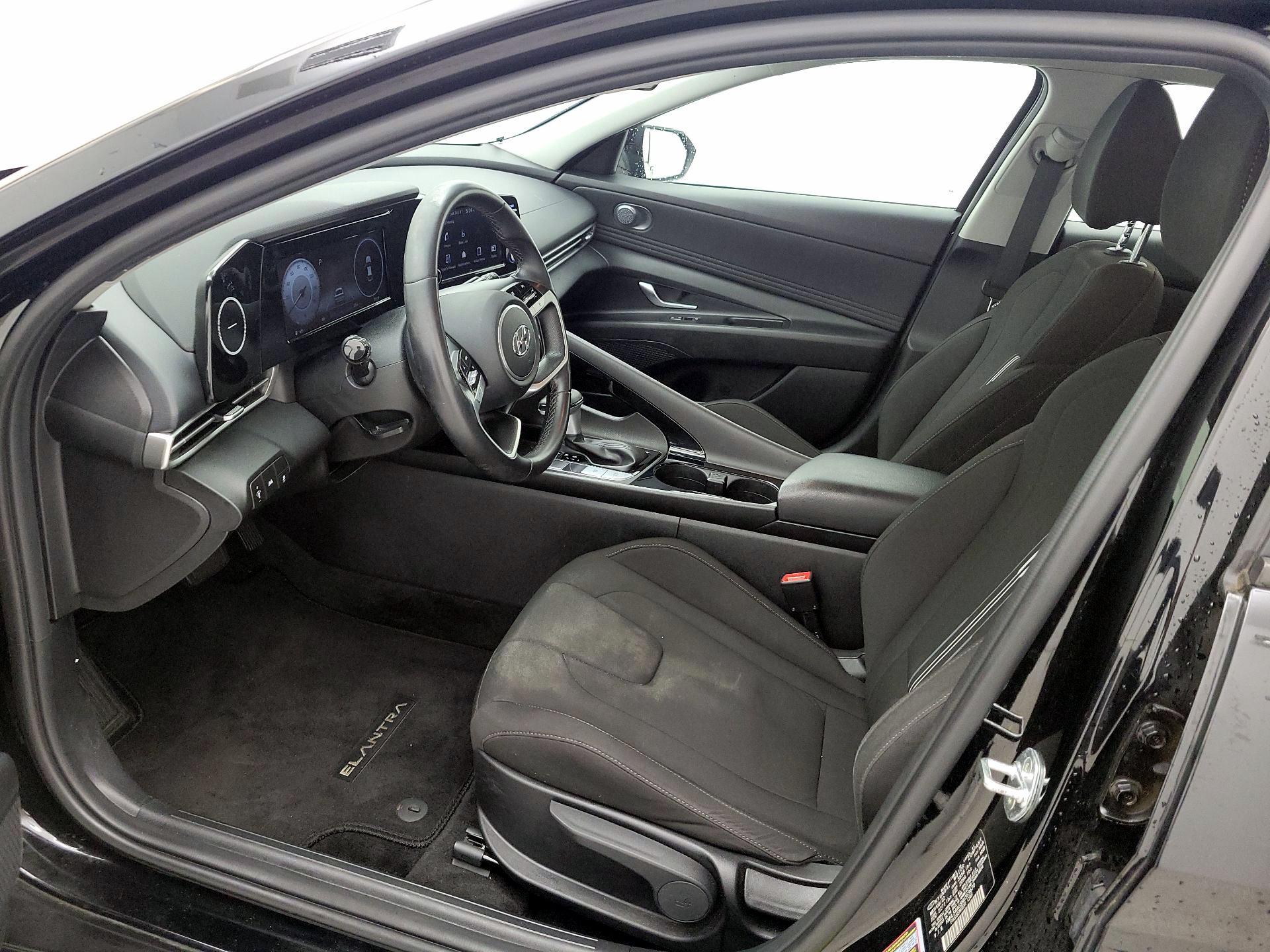 Thumbnail: 2022 Hyundai Elantra - 11