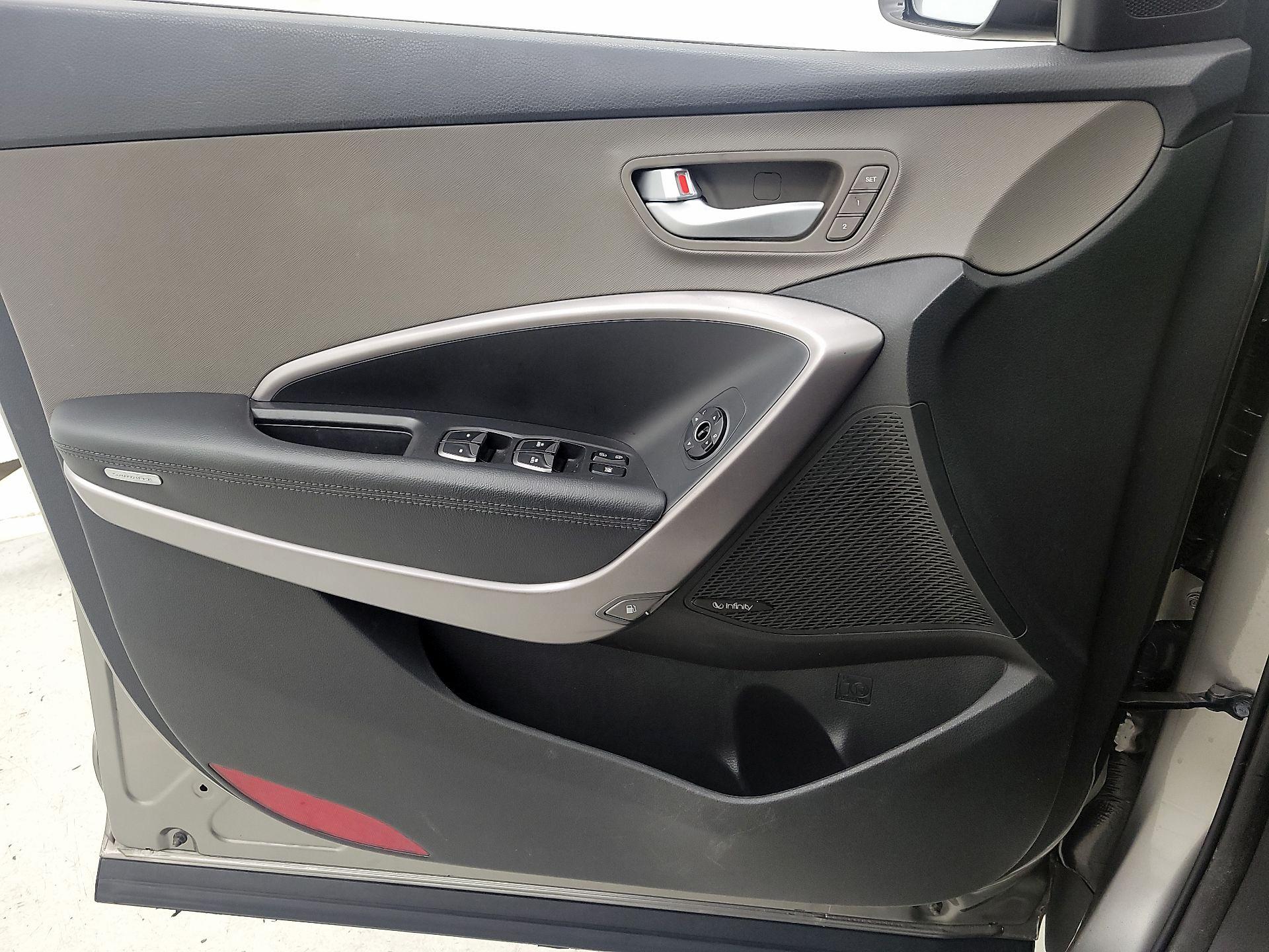 Thumbnail: 2015 Hyundai Santa Fe - 12