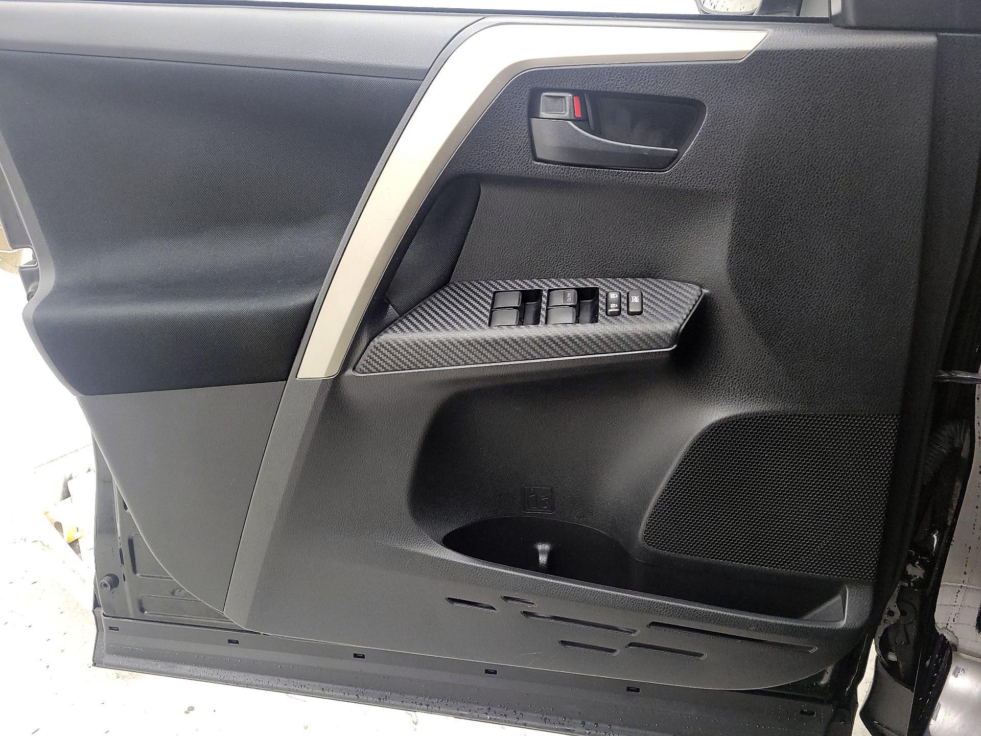Thumbnail: 2015 Toyota RAV4 - 12