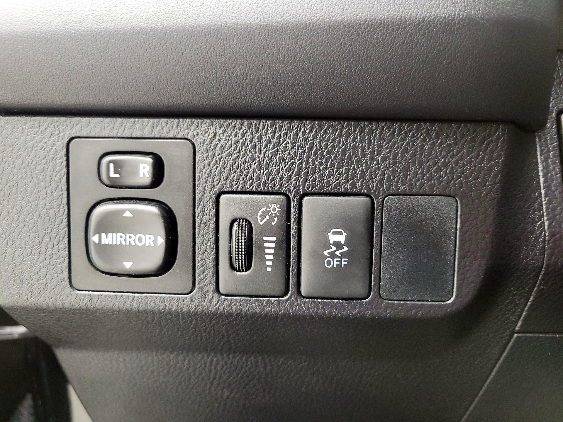 Thumbnail: 2015 Toyota RAV4 - 13